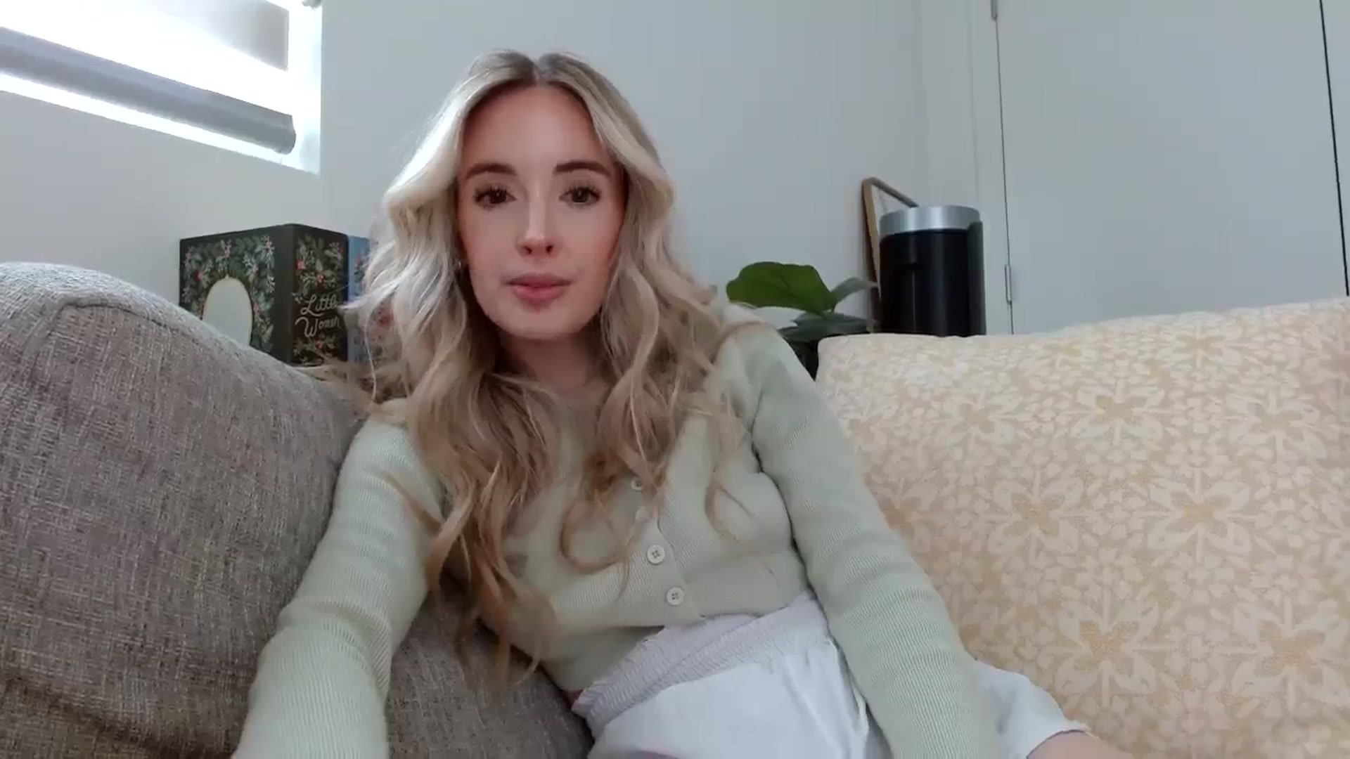 Gallery image thumbnail from Vegansoda's myfreecams stream on, 03/11/2024, 22:52 image 6 of 20