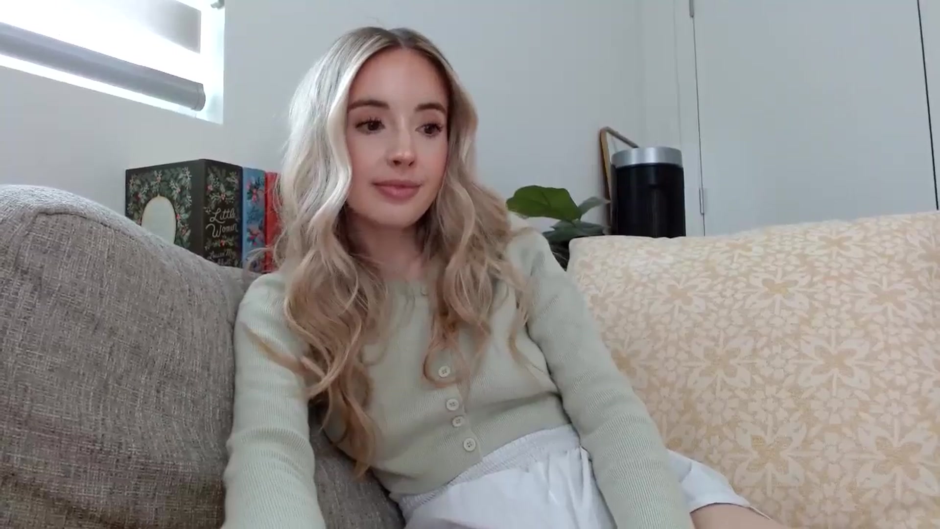 Gallery image thumbnail from Vegansoda's myfreecams stream on, 03/11/2024, 22:52 image 5 of 20