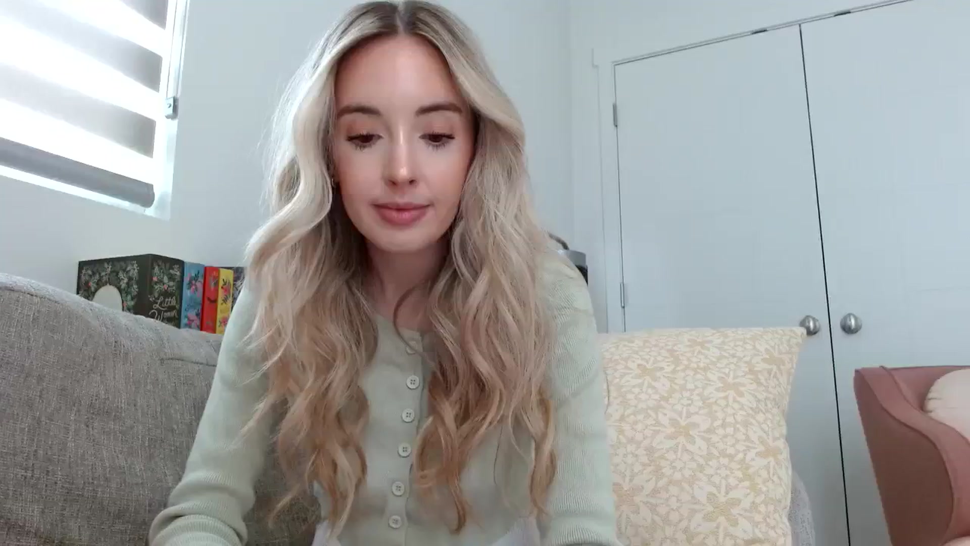 Gallery image thumbnail from Vegansoda's myfreecams stream on, 03/11/2024, 22:52 image 1 of 20