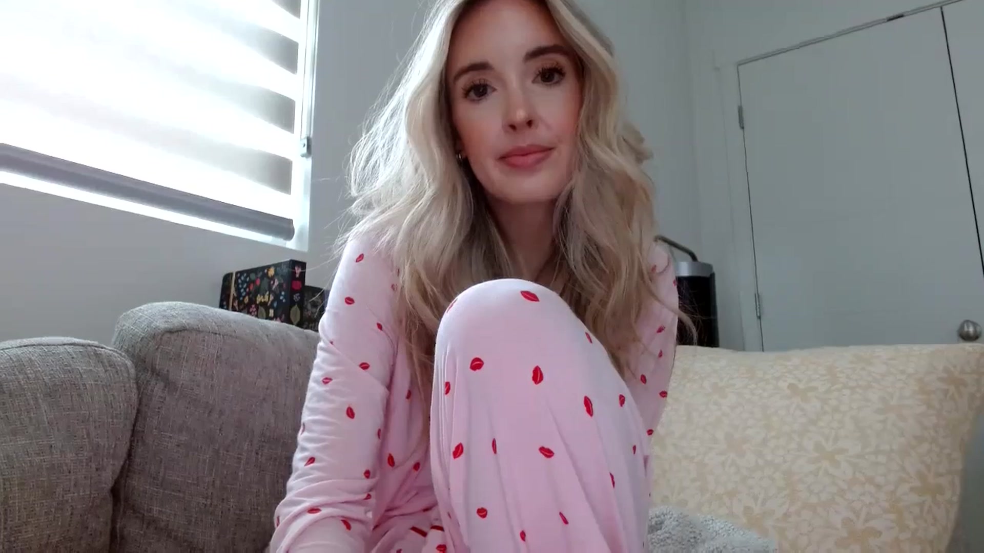 Gallery image thumbnail from Vegansoda's myfreecams stream on, 03/12/2024, 21:20 image 19 of 20