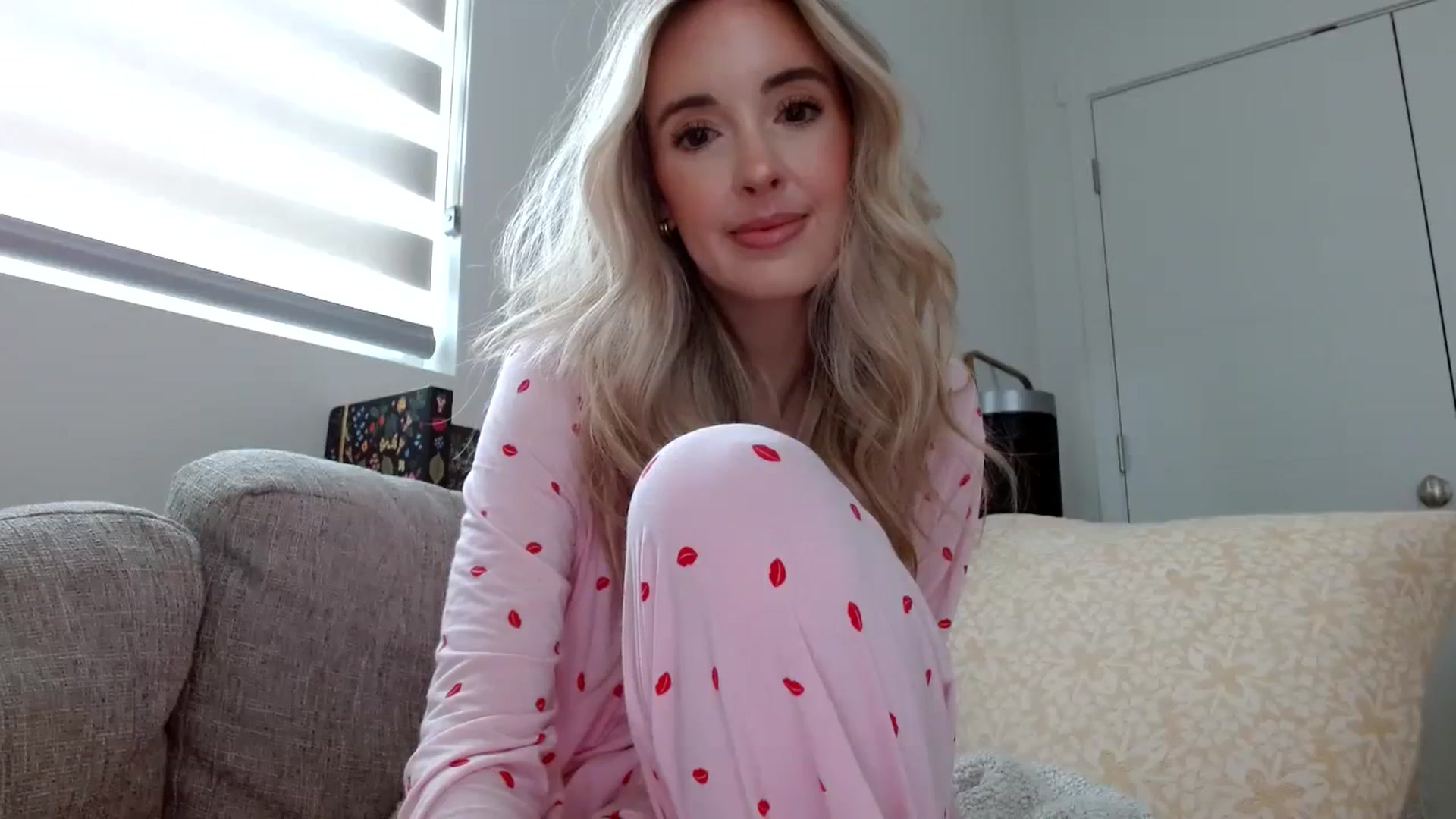 Gallery image thumbnail from Vegansoda's myfreecams stream on, 03/12/2024, 21:20 image 18 of 20