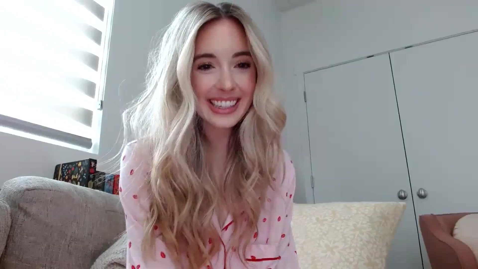 Gallery image thumbnail from Vegansoda's myfreecams stream on, 03/12/2024, 21:20 image 8 of 20