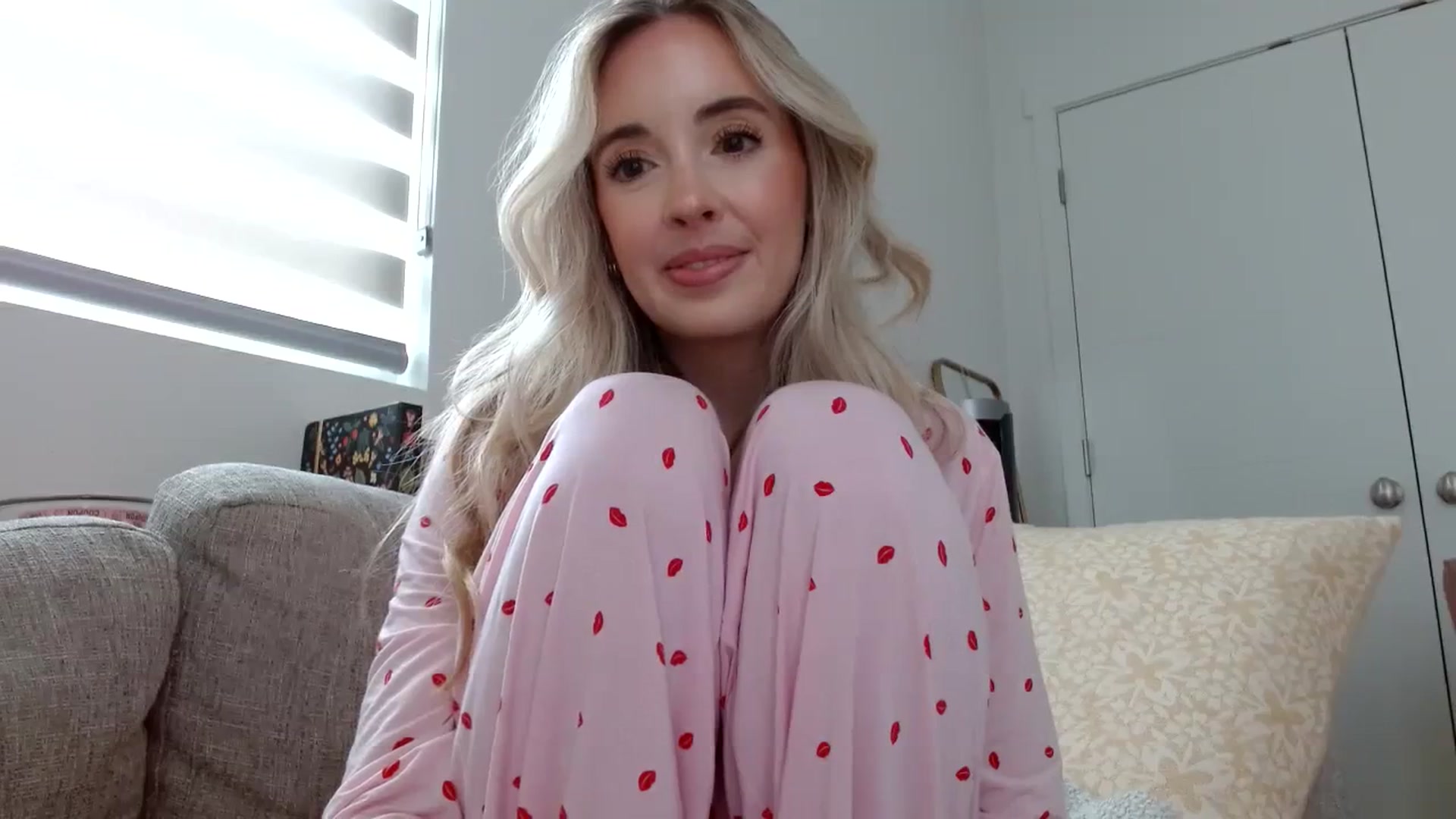 Gallery image thumbnail from Vegansoda's myfreecams stream on, 03/12/2024, 21:20 image 16 of 20