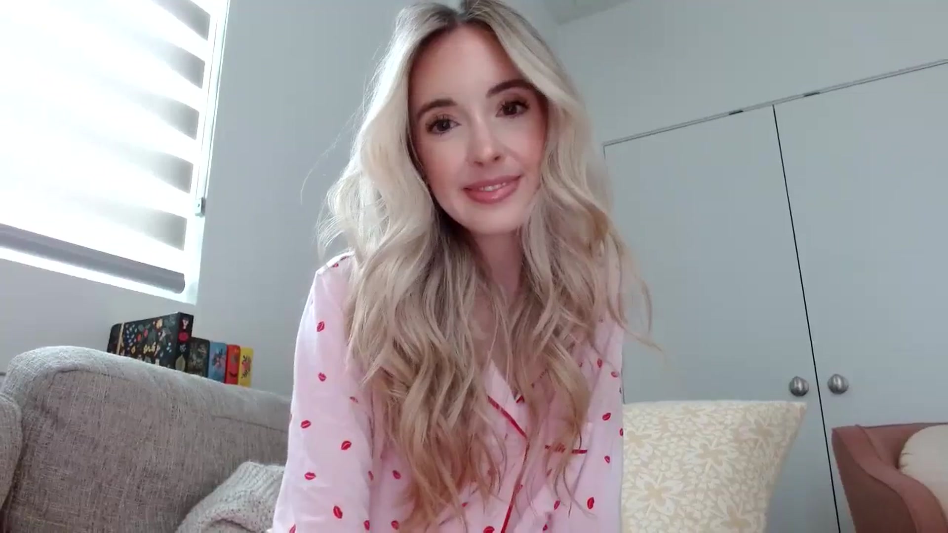Gallery image thumbnail from Vegansoda's myfreecams stream on, 03/12/2024, 21:20 image 4 of 20
