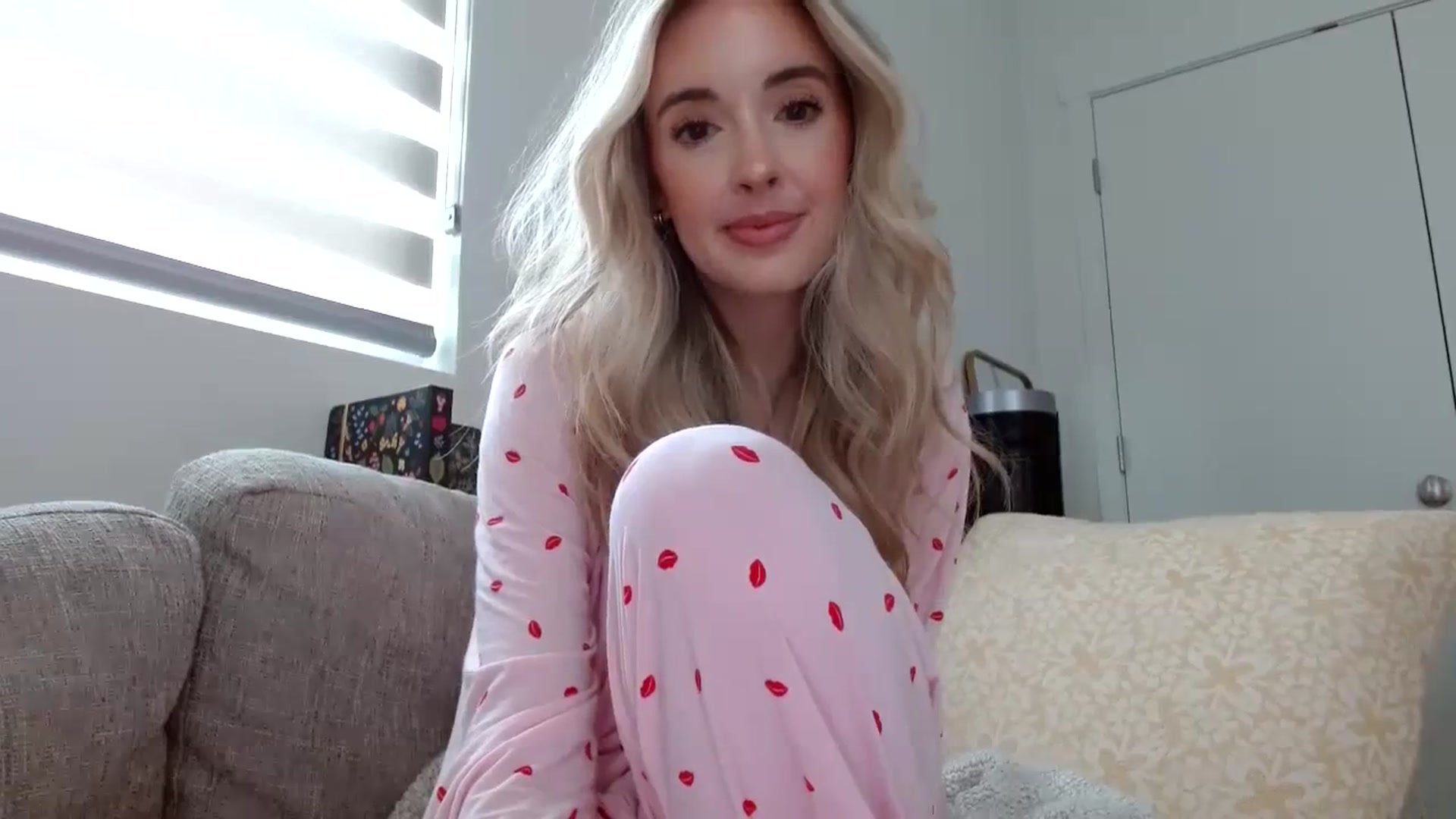 Gallery image thumbnail from Vegansoda's myfreecams stream on, 03/12/2024, 21:20 image 17 of 20