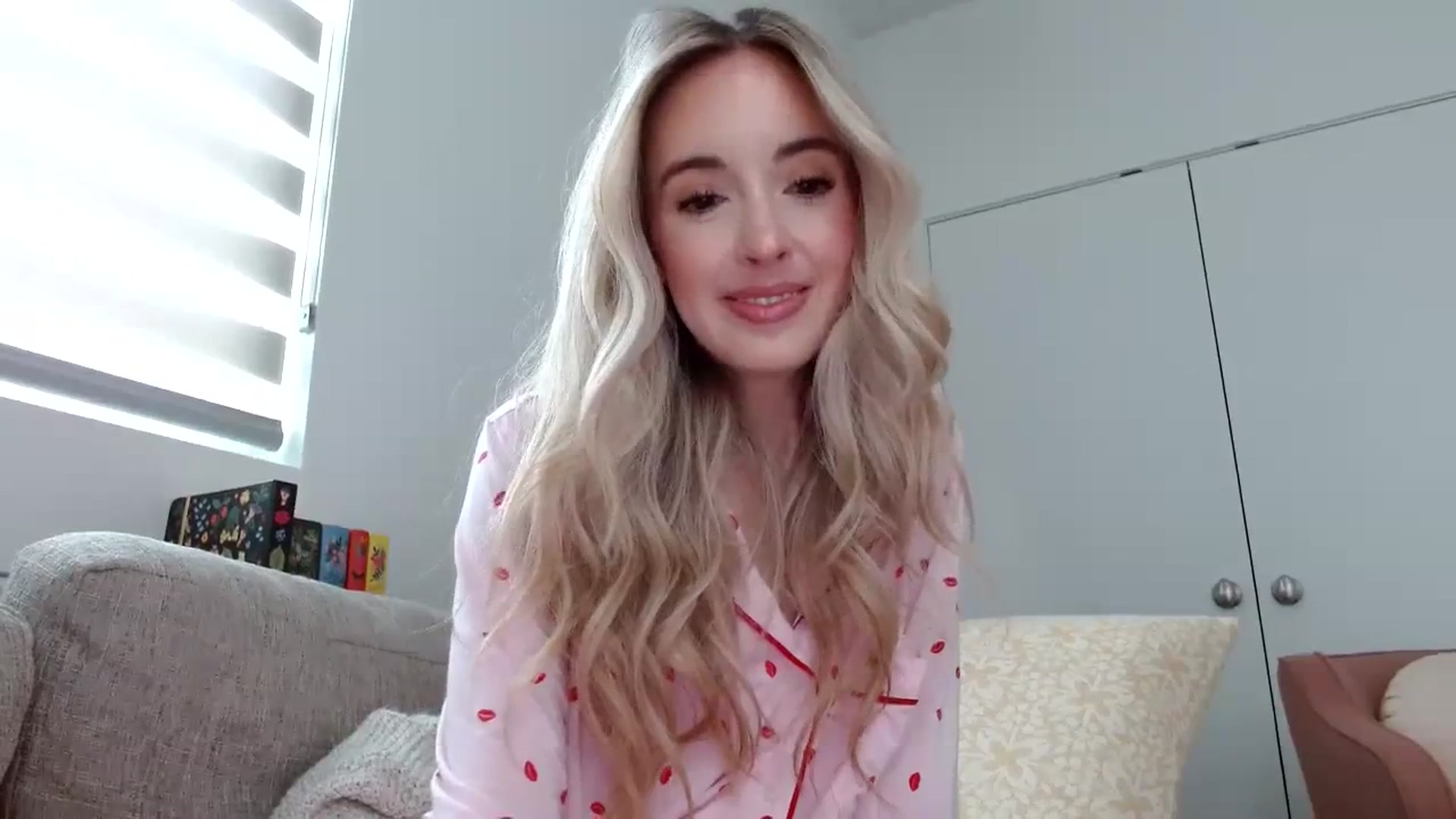Gallery image thumbnail from Vegansoda's myfreecams stream on, 03/12/2024, 21:20 image 5 of 20