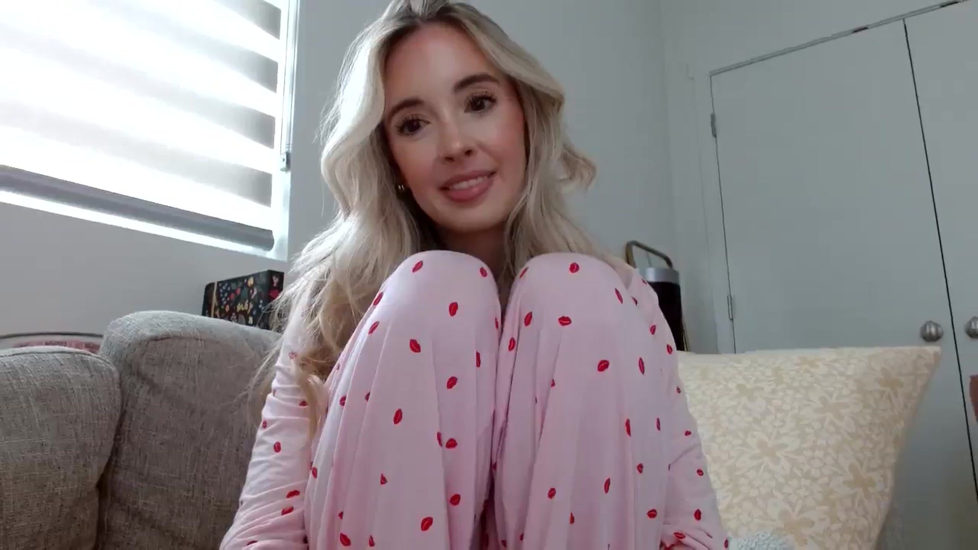 Gallery image thumbnail from Vegansoda's myfreecams stream on, 03/12/2024, 21:20 image 15 of 20