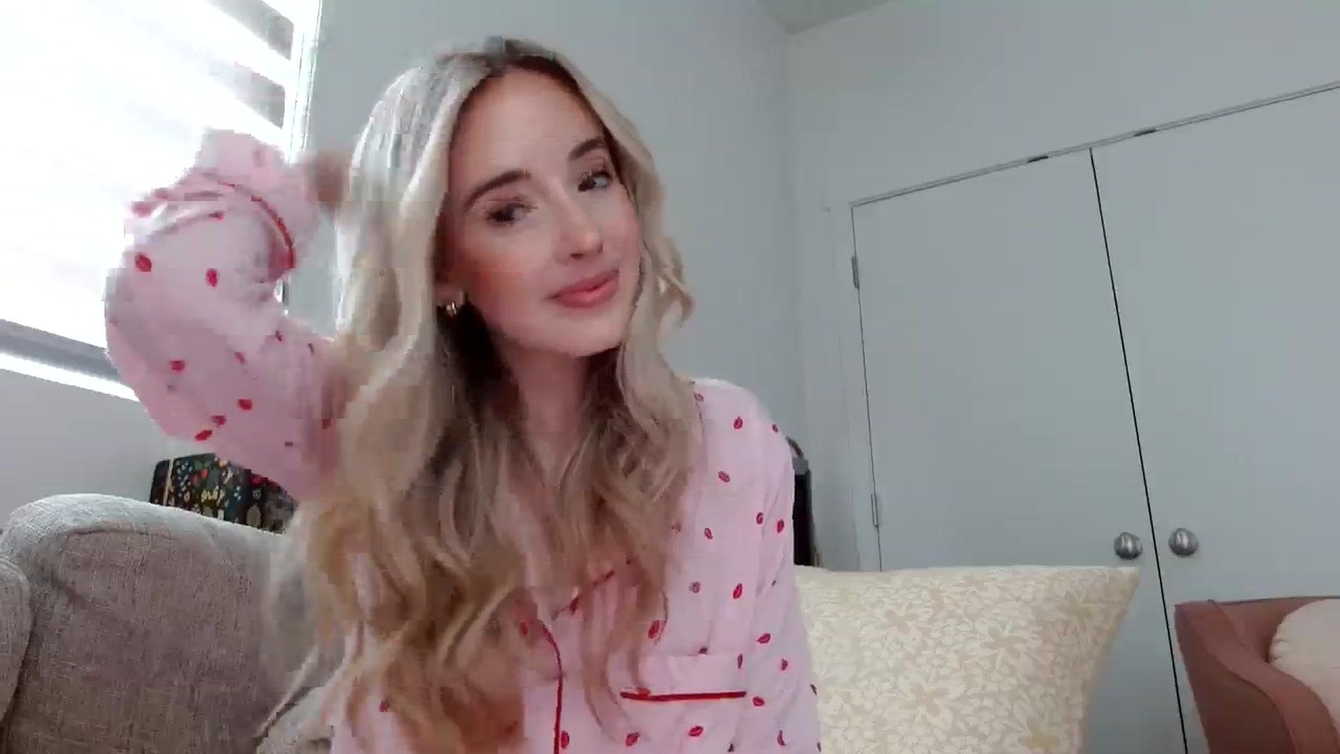 Gallery image thumbnail from Vegansoda's myfreecams stream on, 03/12/2024, 21:20 image 6 of 20