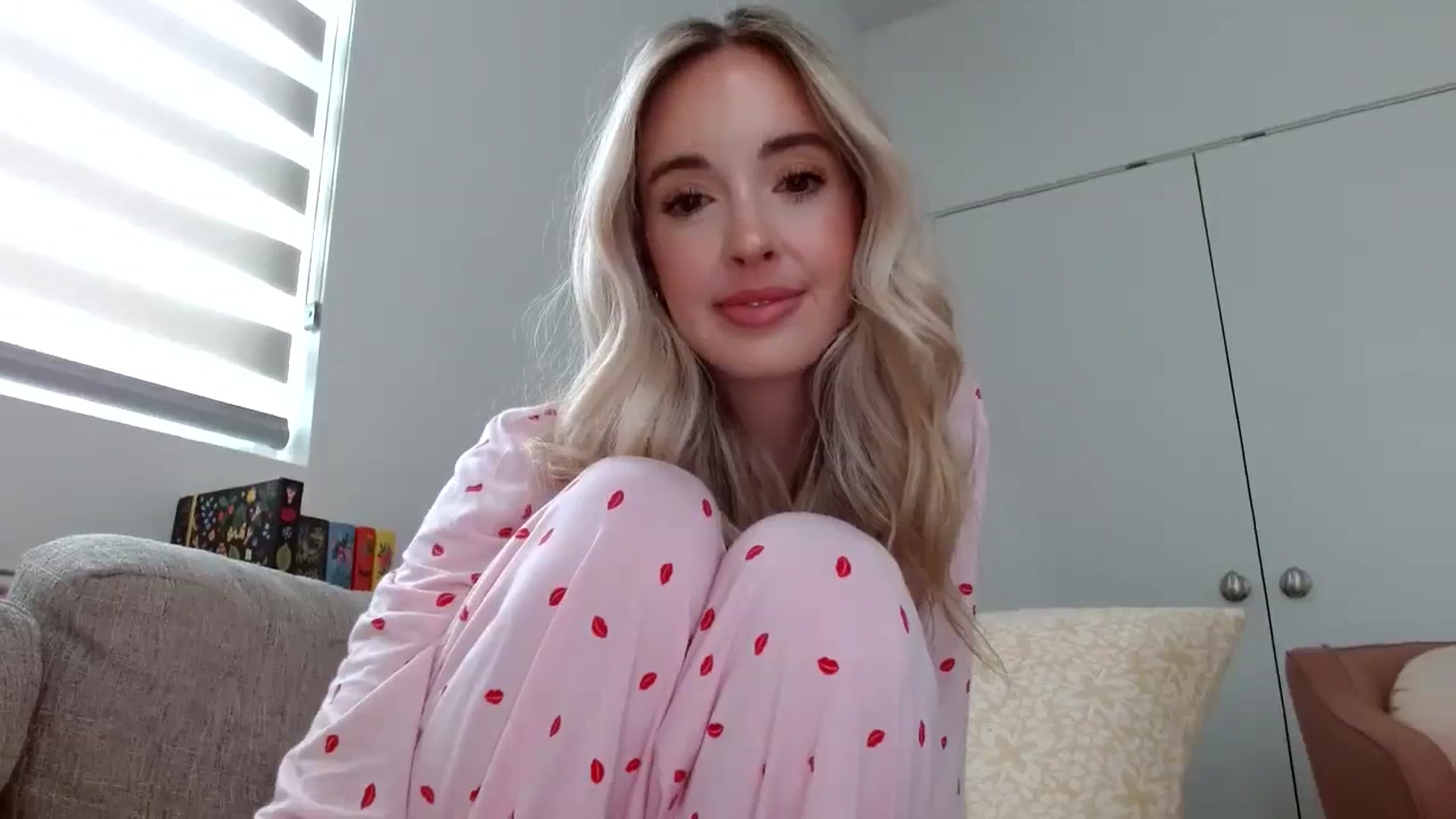 Gallery image thumbnail from Vegansoda's myfreecams stream on, 03/12/2024, 21:20 image 11 of 20