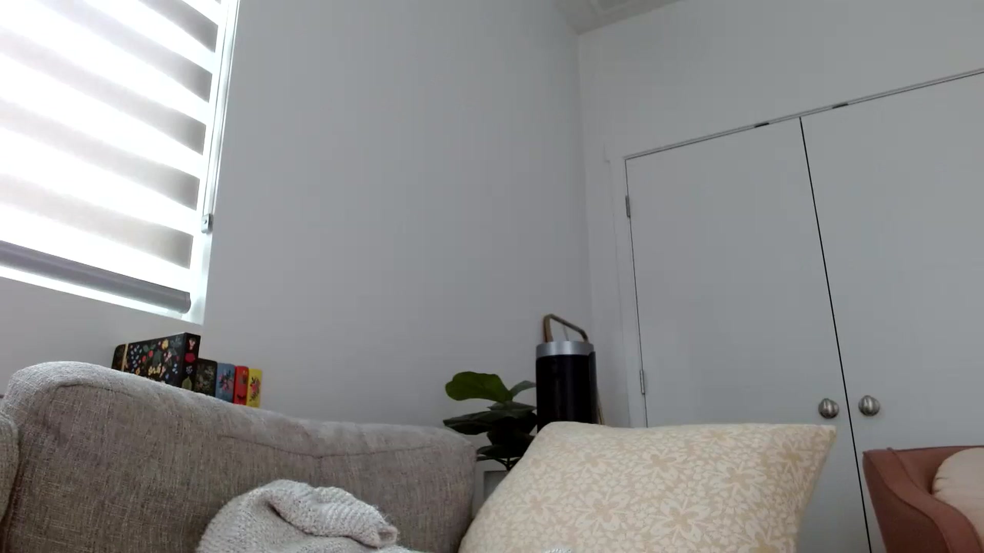 Gallery image thumbnail from Vegansoda's myfreecams stream on, 03/12/2024, 21:20 image 3 of 20