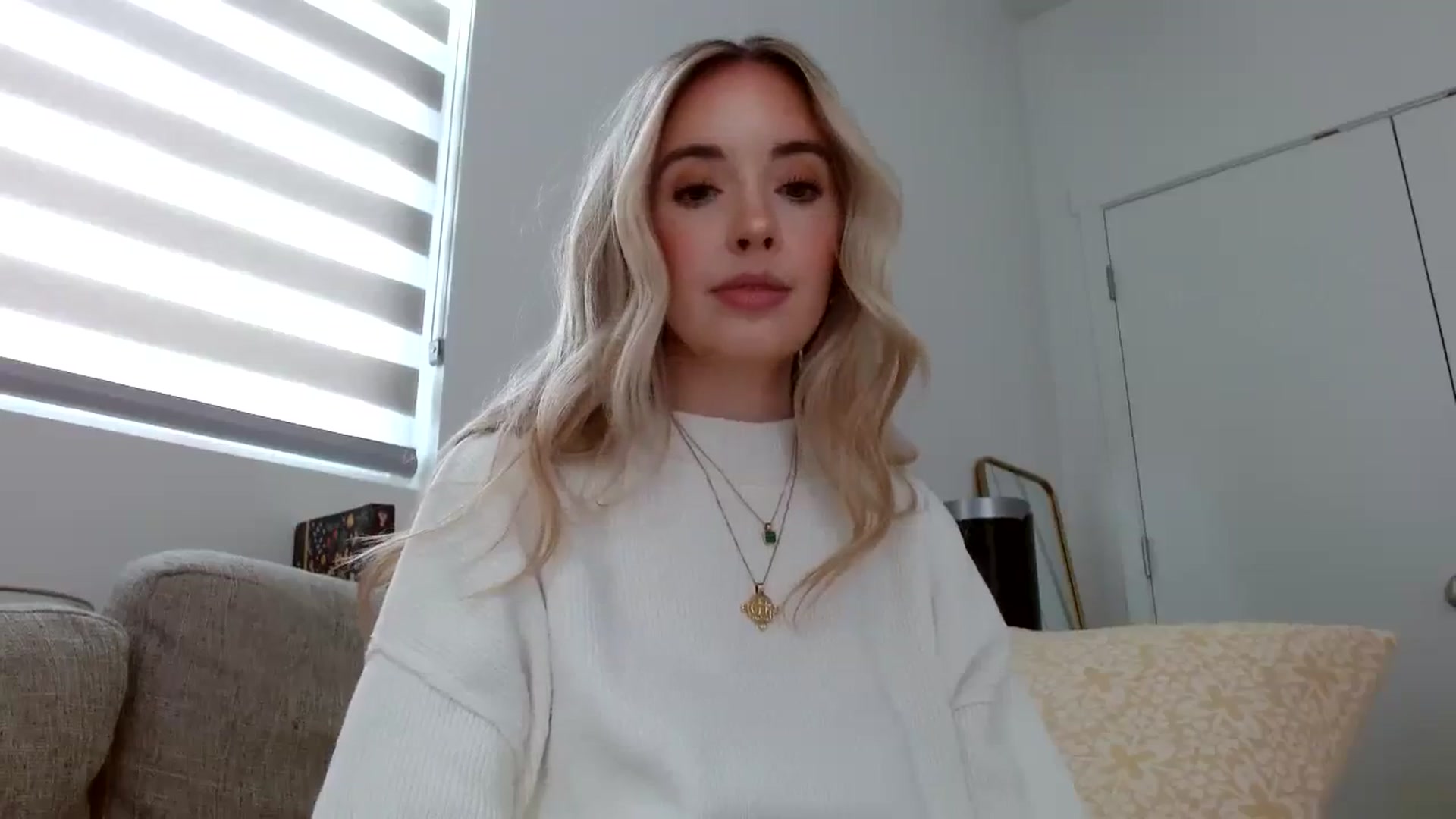 Gallery image thumbnail from Vegansoda's myfreecams stream on, 03/13/2024, 21:21 image 17 of 20