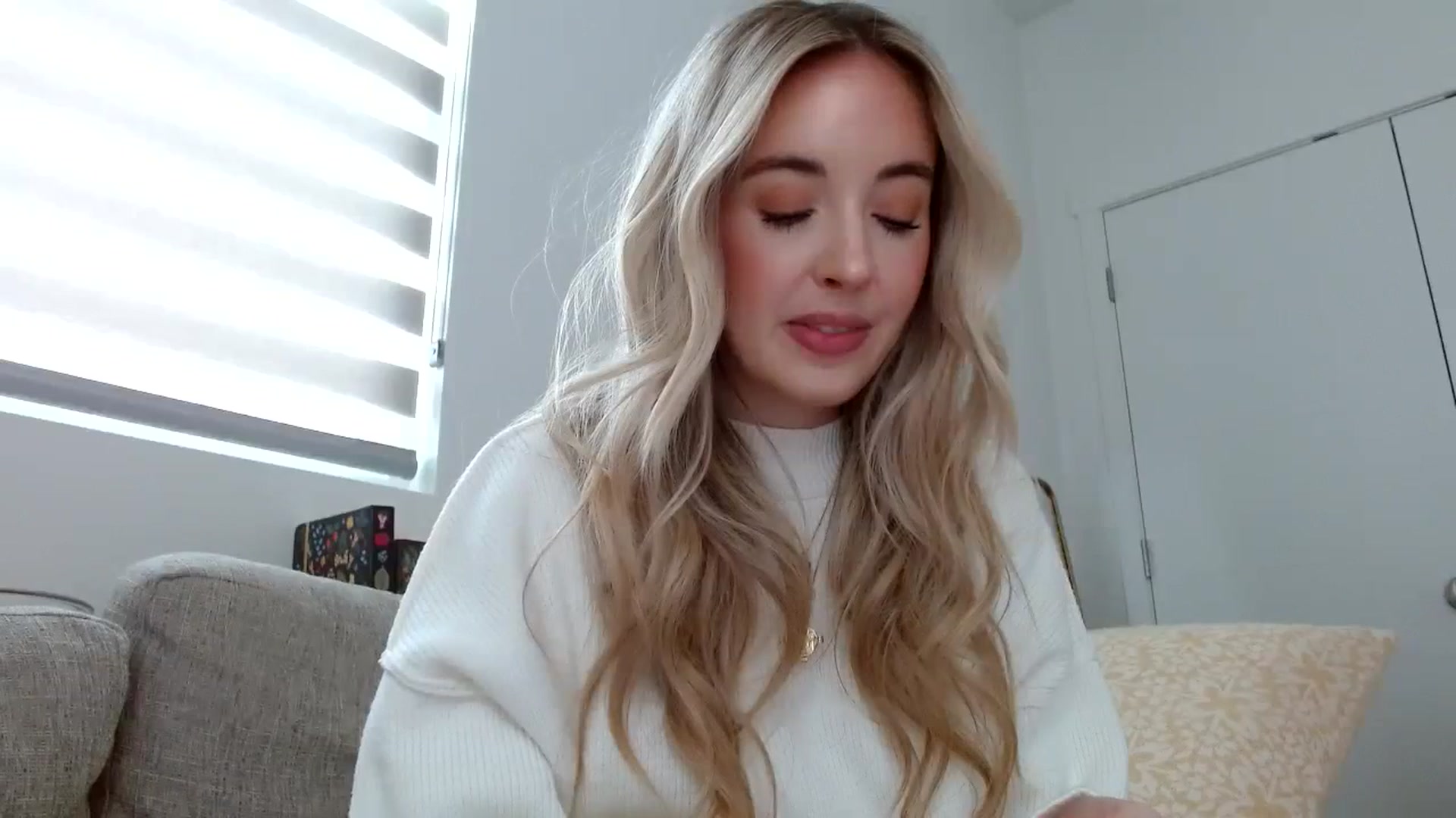 Gallery image thumbnail from Vegansoda's myfreecams stream on, 03/13/2024, 21:21 image 7 of 20