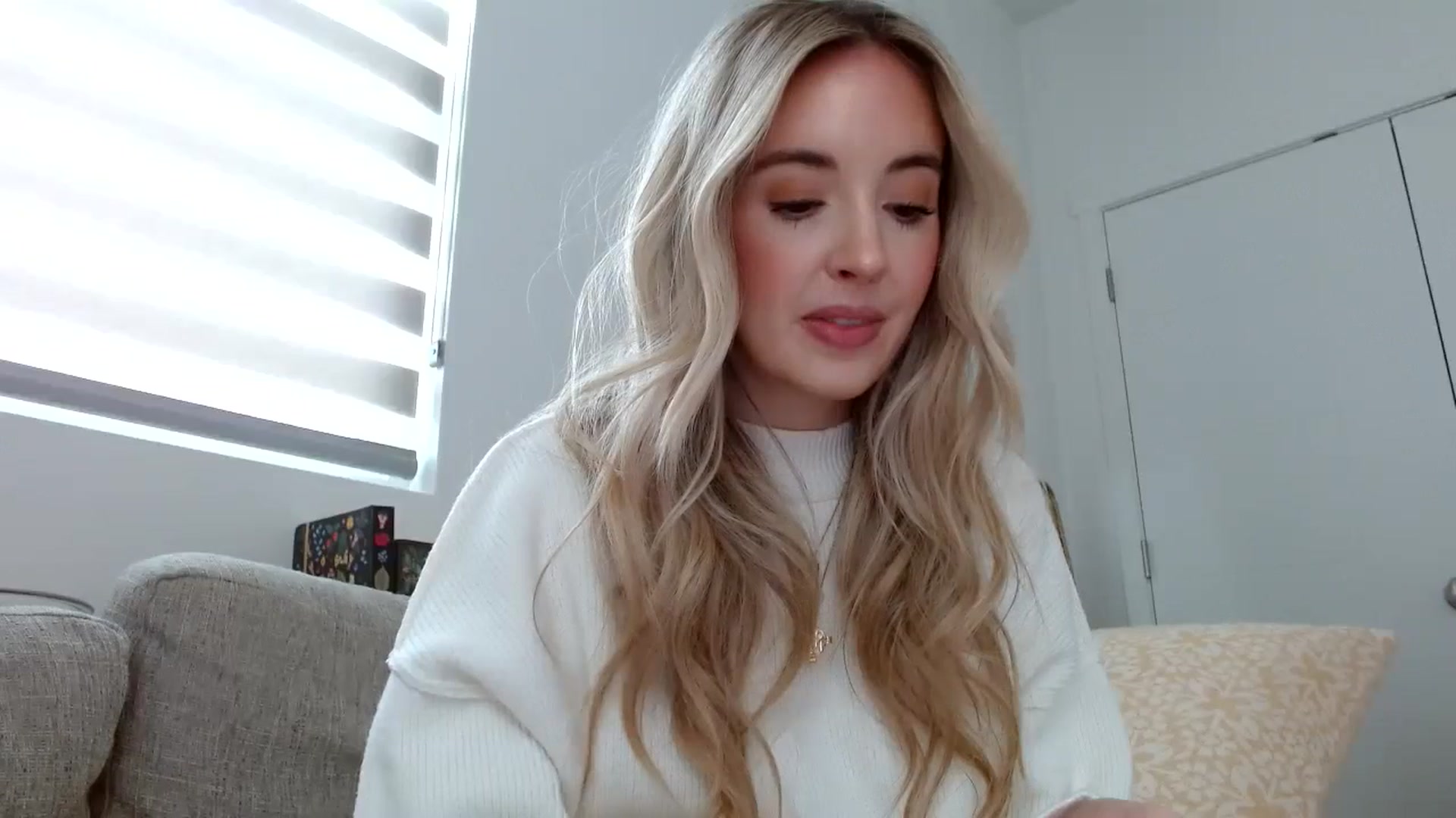 Gallery image thumbnail from Vegansoda's myfreecams stream on, 03/13/2024, 21:21 image 8 of 20