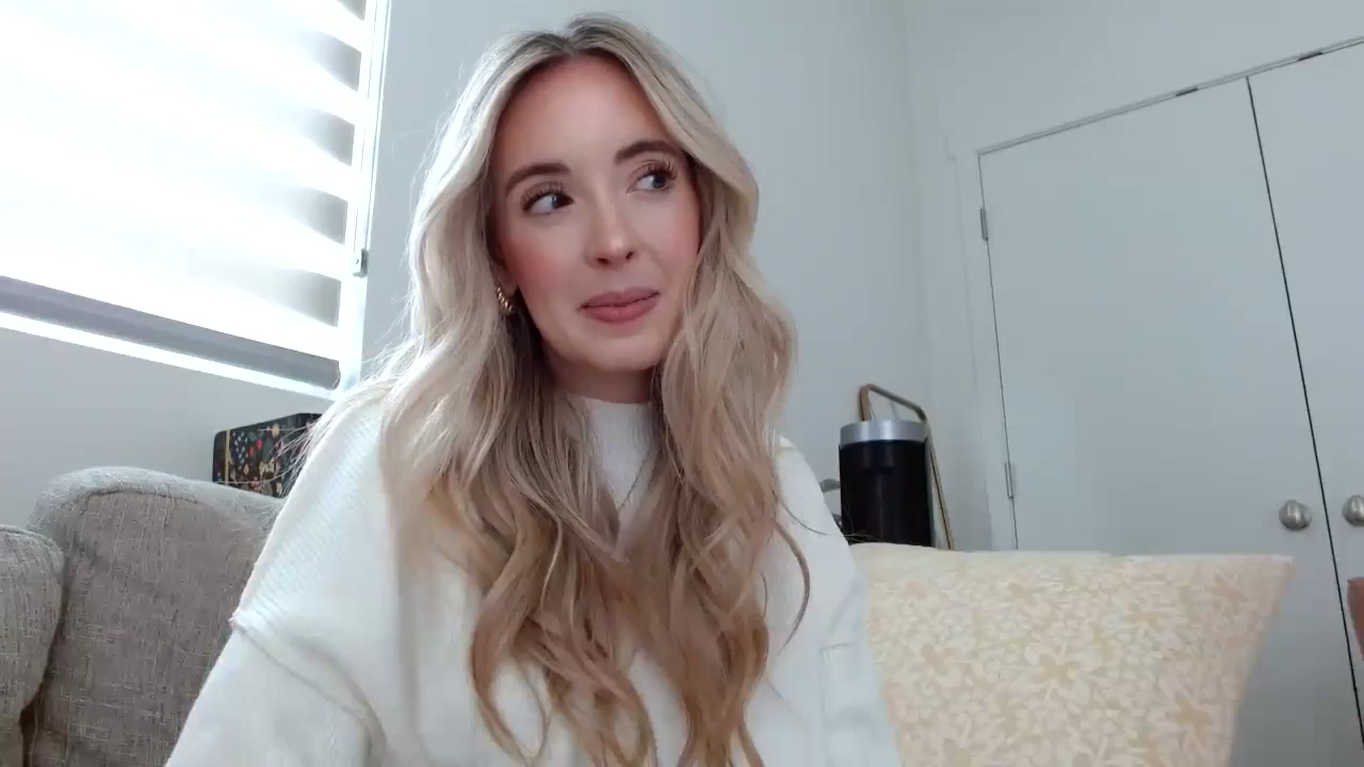 Gallery image thumbnail from Vegansoda's myfreecams stream on, 03/13/2024, 22:52 image 4 of 20