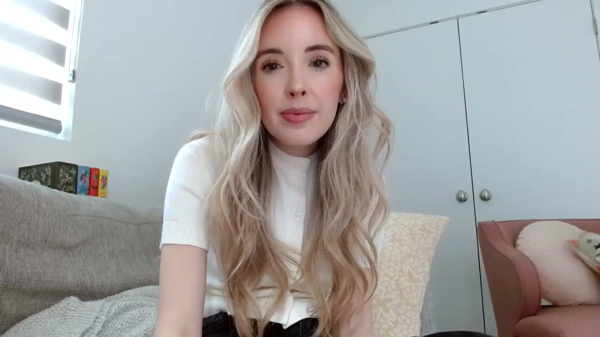 Gallery image thumbnail from Vegansoda's myfreecams stream on, 03/14/2024, 22:32 image 15 of 20