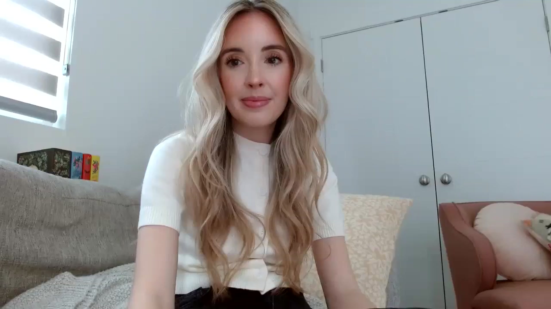 Gallery image thumbnail from Vegansoda's myfreecams stream on, 03/14/2024, 22:32 image 13 of 20