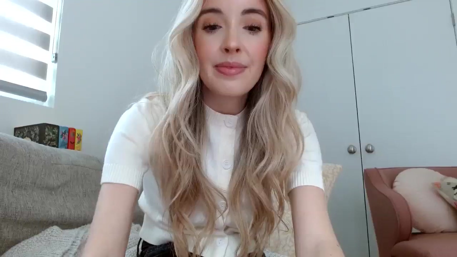 Gallery image thumbnail from Vegansoda's myfreecams stream on, 03/14/2024, 22:32 image 14 of 20