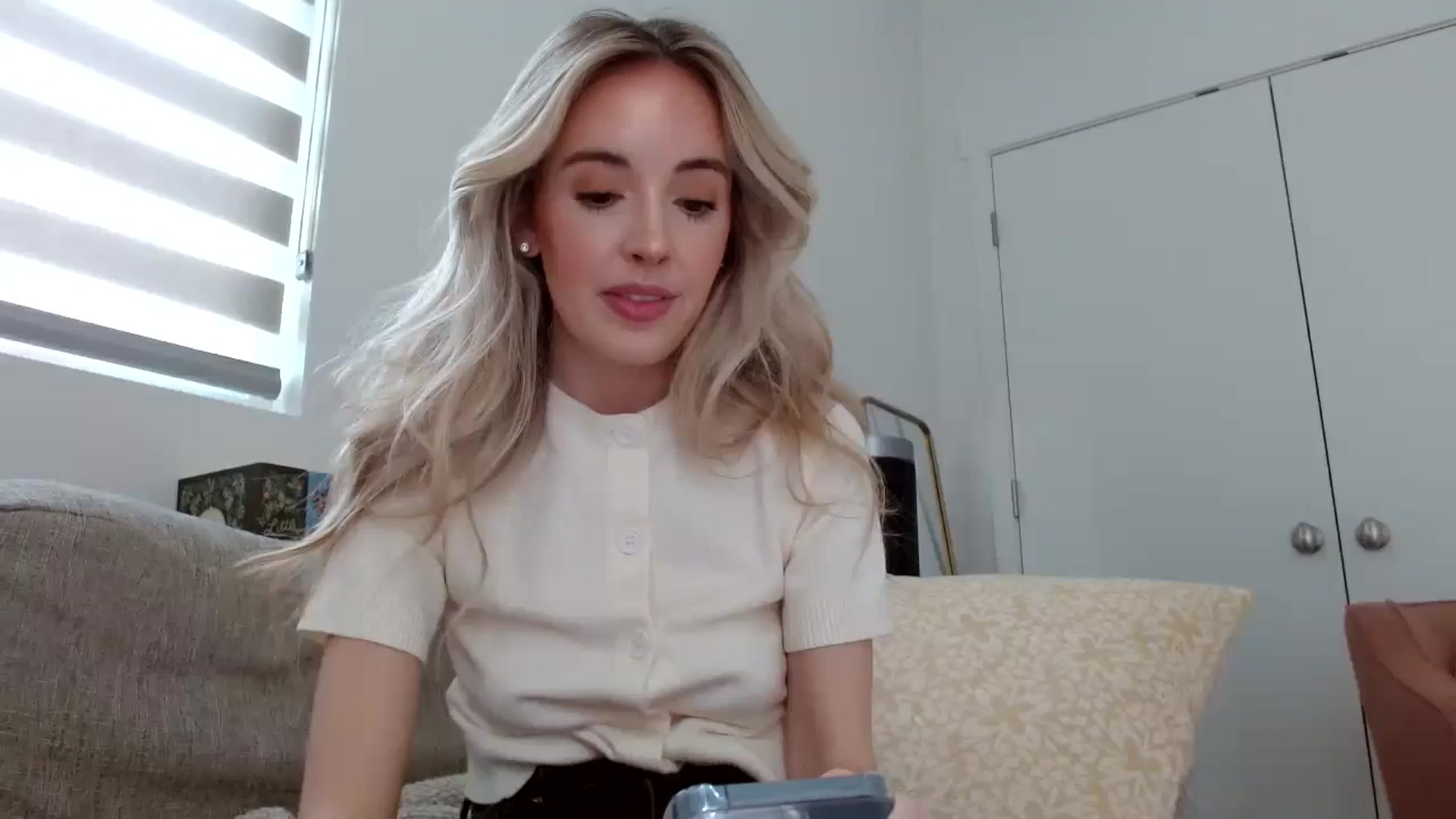 Gallery image thumbnail from Vegansoda's myfreecams stream on, 03/14/2024, 22:32 image 20 of 20