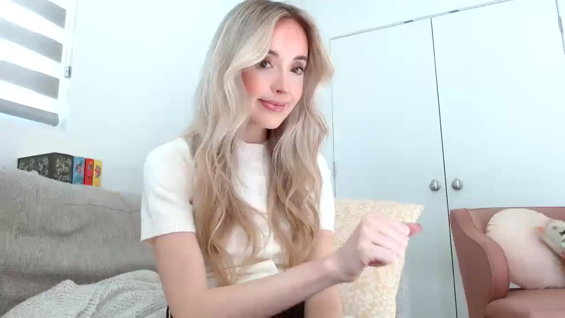 Gallery image thumbnail from Vegansoda's myfreecams stream on, 03/14/2024, 22:32 image 10 of 20