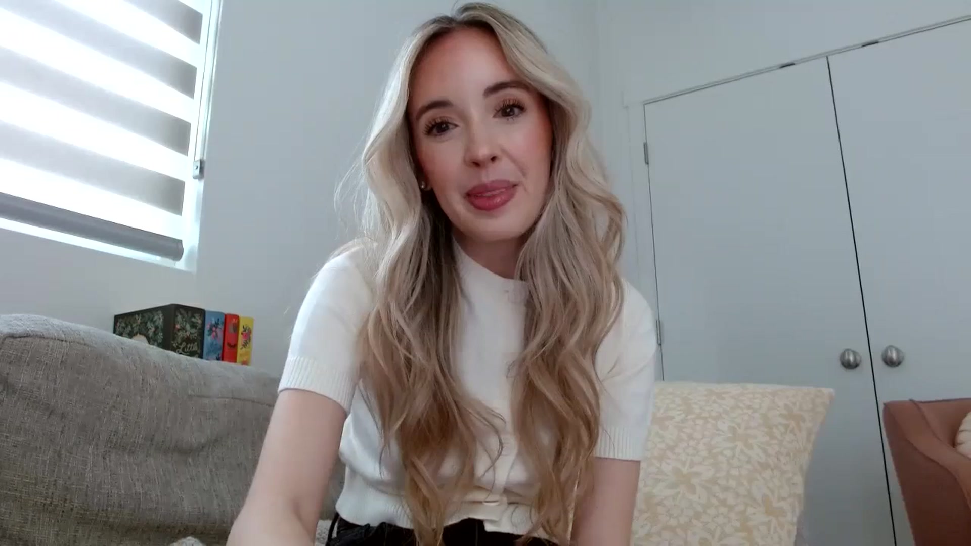 Gallery image thumbnail from Vegansoda's myfreecams stream on, 03/14/2024, 22:32 image 16 of 20