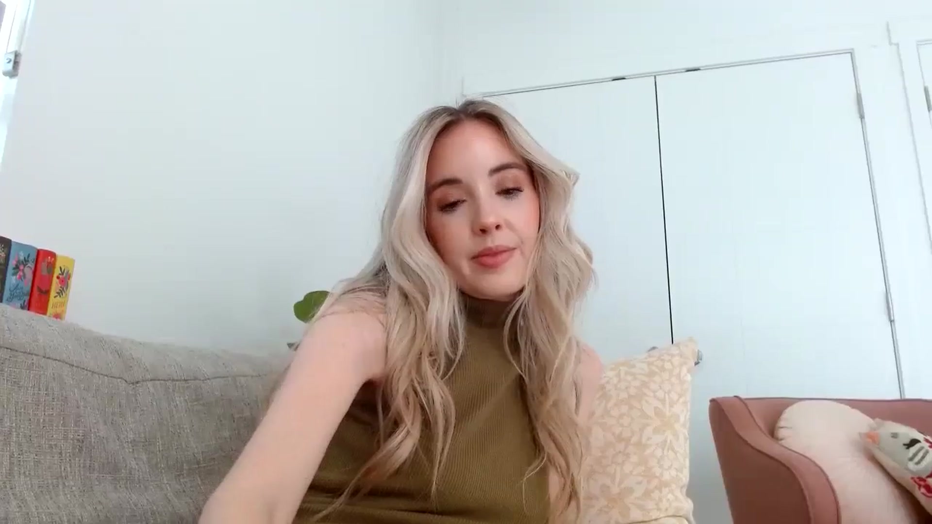 Gallery image thumbnail from Vegansoda's myfreecams stream on, 03/15/2024, 23:50 image 11 of 20