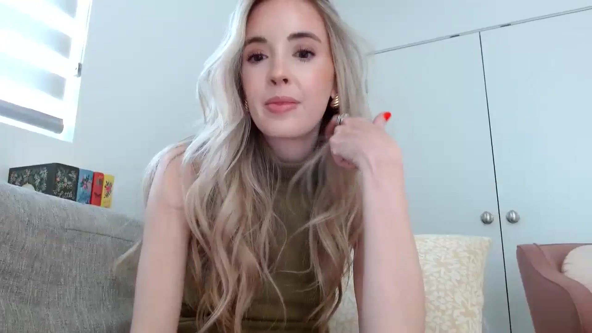 Gallery image thumbnail from Vegansoda's myfreecams stream on, 03/15/2024, 23:50 image 3 of 20