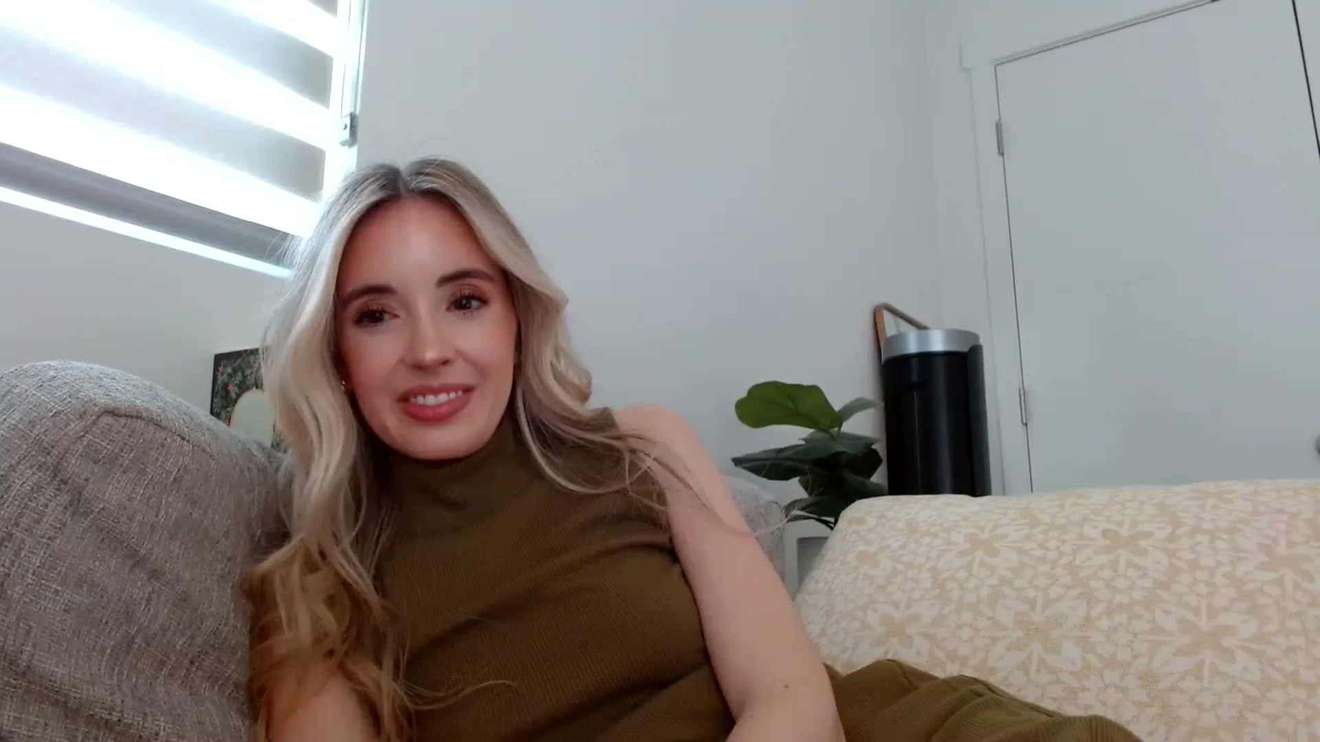 Gallery image thumbnail from Vegansoda's myfreecams stream on, 03/15/2024, 23:50 image 15 of 20