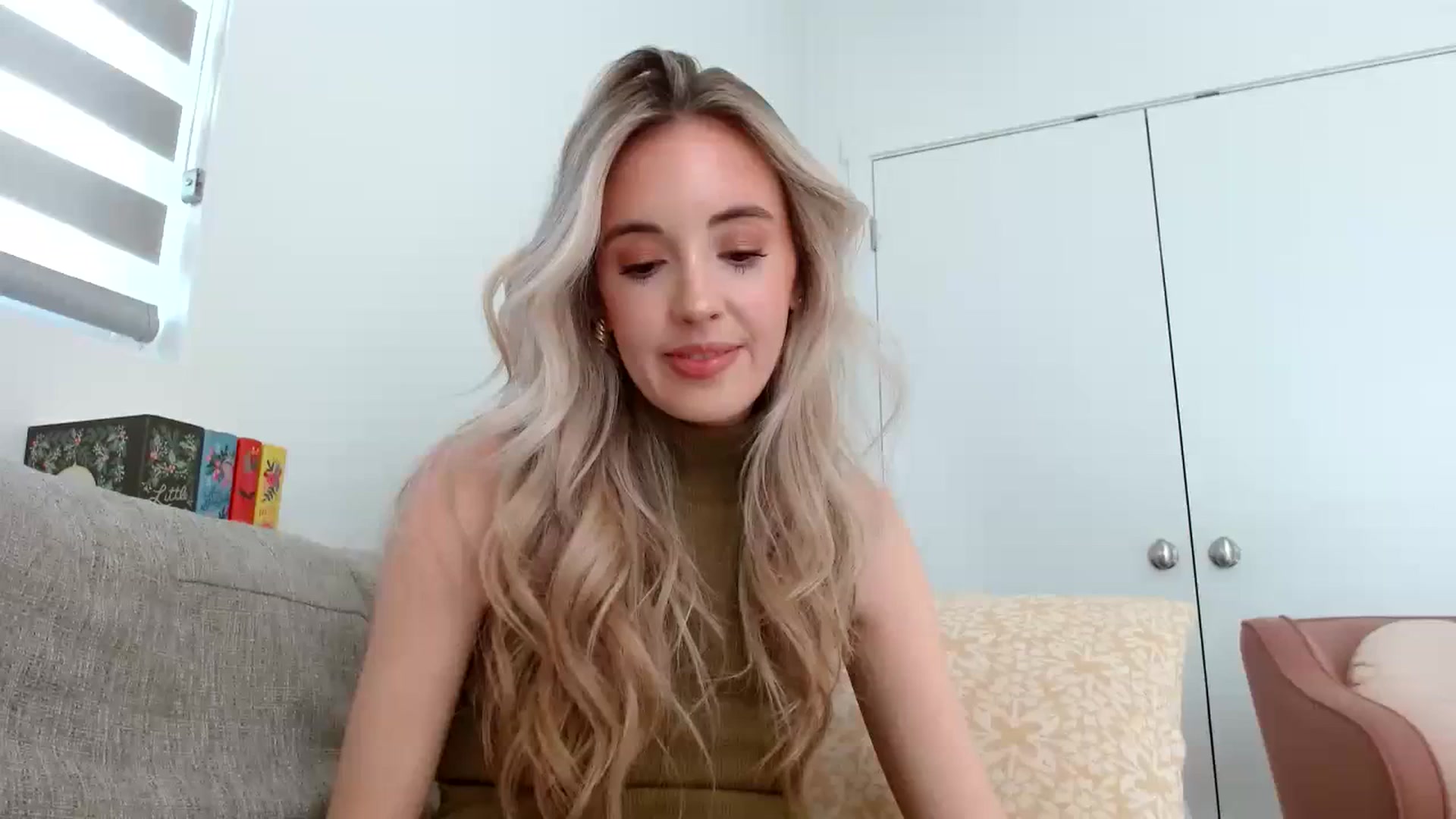 Gallery image thumbnail from Vegansoda's myfreecams stream on, 03/15/2024, 23:50 image 6 of 20