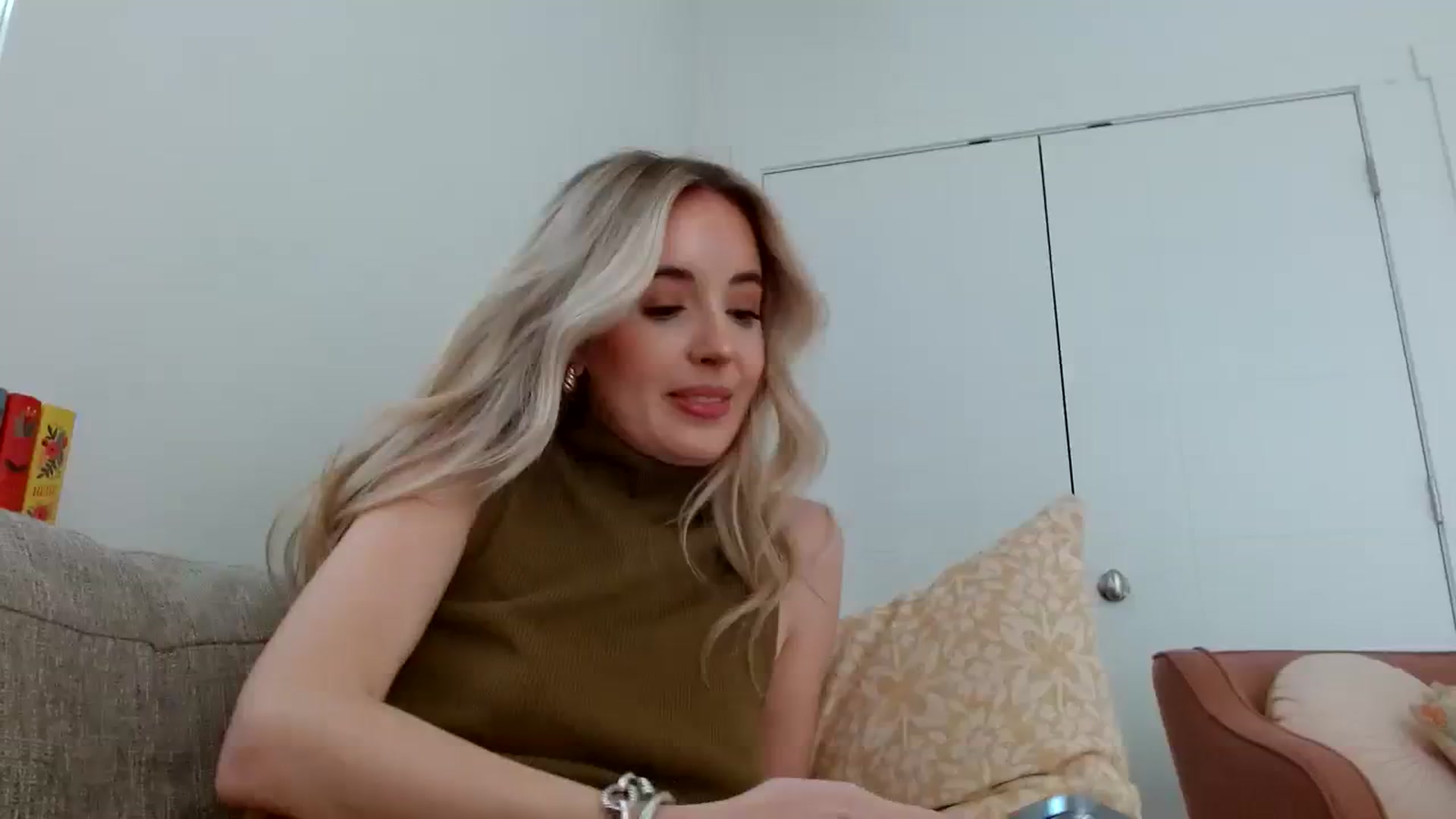 Gallery image thumbnail from Vegansoda's myfreecams stream on, 03/15/2024, 23:50 image 17 of 20