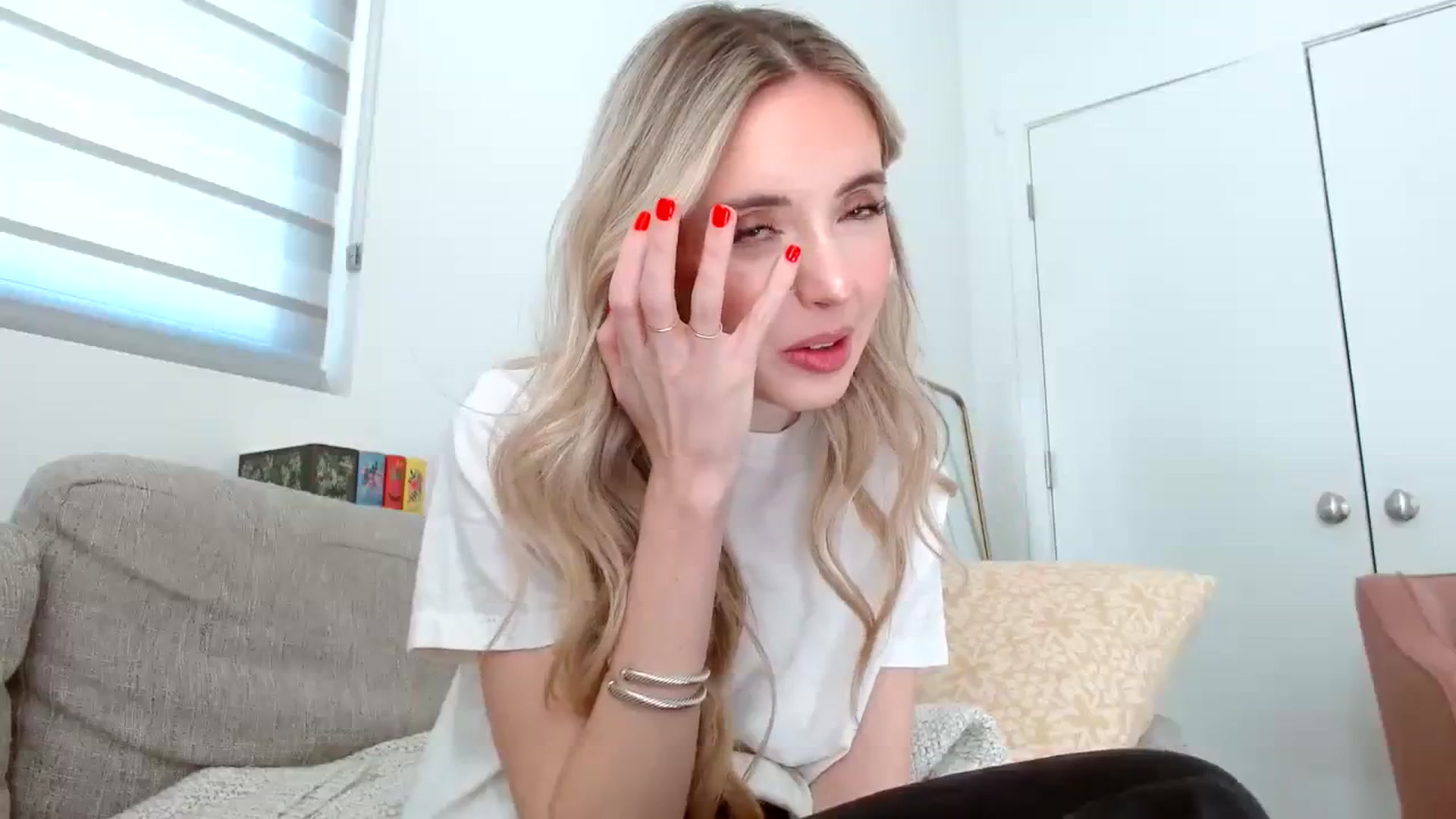Gallery image thumbnail from Vegansoda's myfreecams stream on, 03/16/2024, 23:29 image 5 of 20
