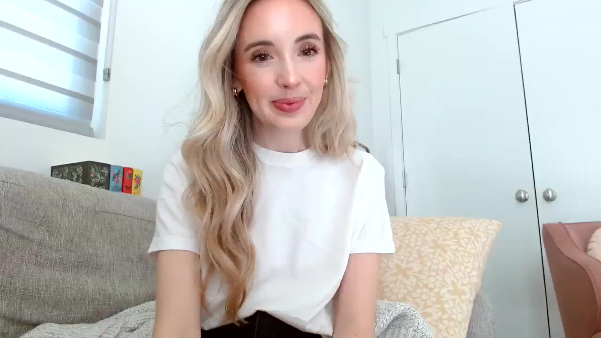 Gallery image thumbnail from Vegansoda's myfreecams stream on, 03/16/2024, 23:29 image 8 of 20