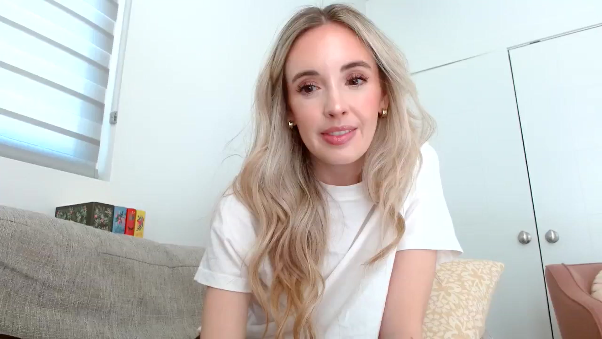 Gallery image thumbnail from Vegansoda's myfreecams stream on, 03/16/2024, 23:29 image 10 of 20