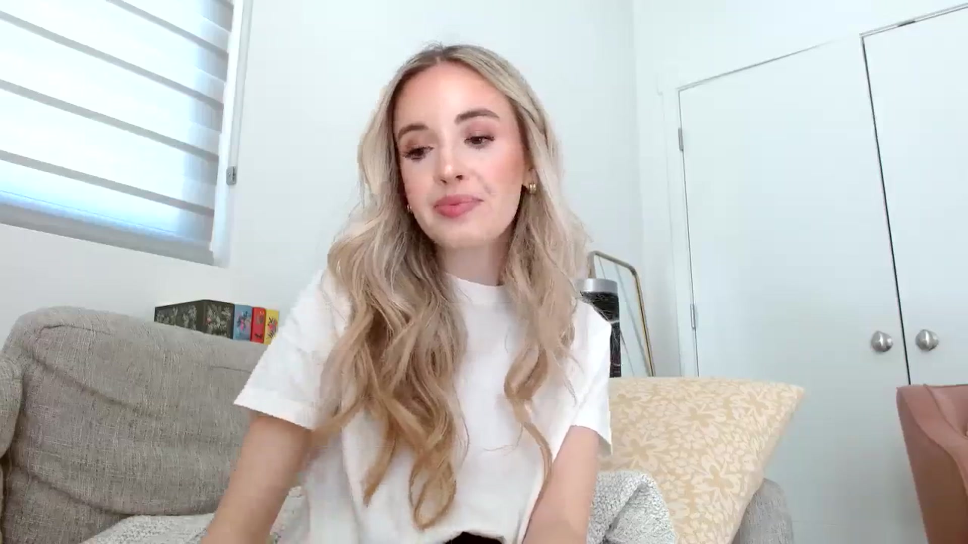 Gallery image thumbnail from Vegansoda's myfreecams stream on, 03/16/2024, 23:29 image 3 of 20