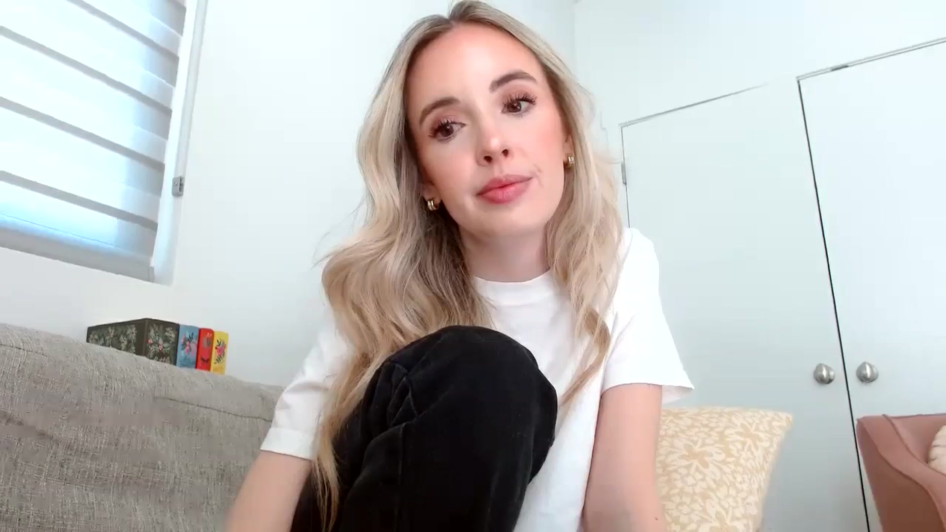 Gallery image thumbnail from Vegansoda's myfreecams stream on, 03/16/2024, 23:29 image 9 of 20