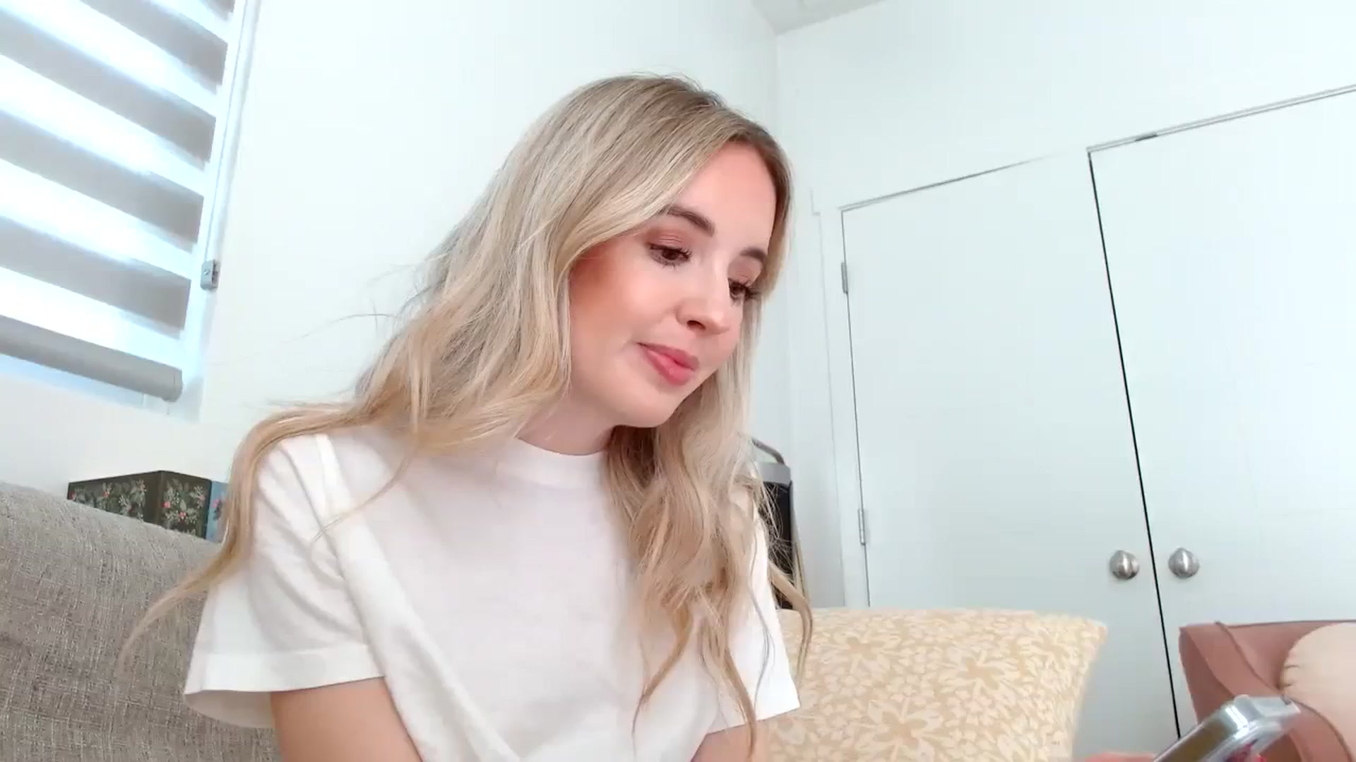 Gallery image thumbnail from Vegansoda's myfreecams stream on, 03/16/2024, 23:29 image 13 of 20
