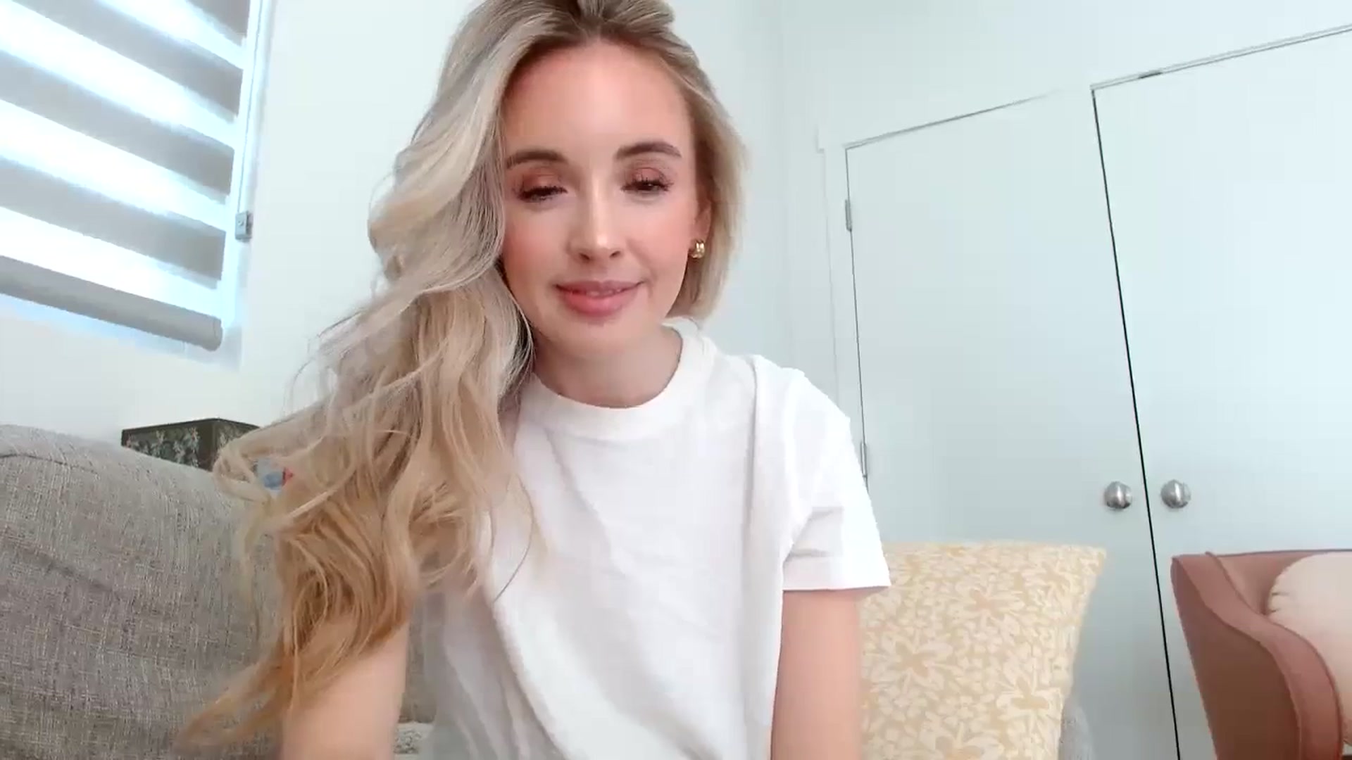 Gallery image thumbnail from Vegansoda's myfreecams stream on, 03/16/2024, 23:29 image 18 of 20