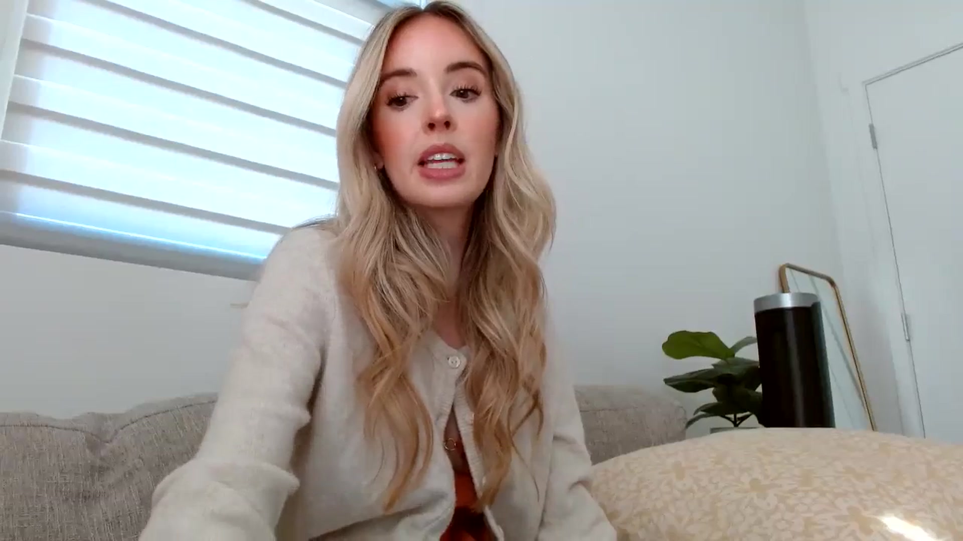Gallery image thumbnail from Vegansoda's myfreecams stream on, 03/18/2024, 21:22 image 7 of 20