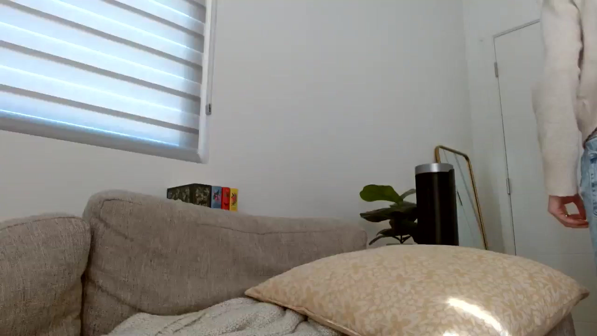 Gallery image thumbnail from Vegansoda's myfreecams stream on, 03/18/2024, 21:22 image 1 of 20