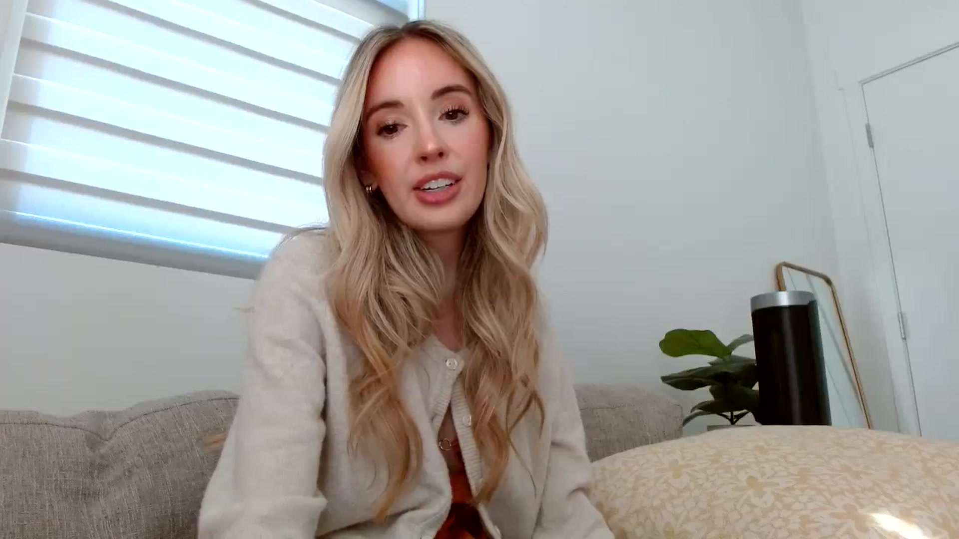 Gallery image thumbnail from Vegansoda's myfreecams stream on, 03/18/2024, 21:22 image 6 of 20