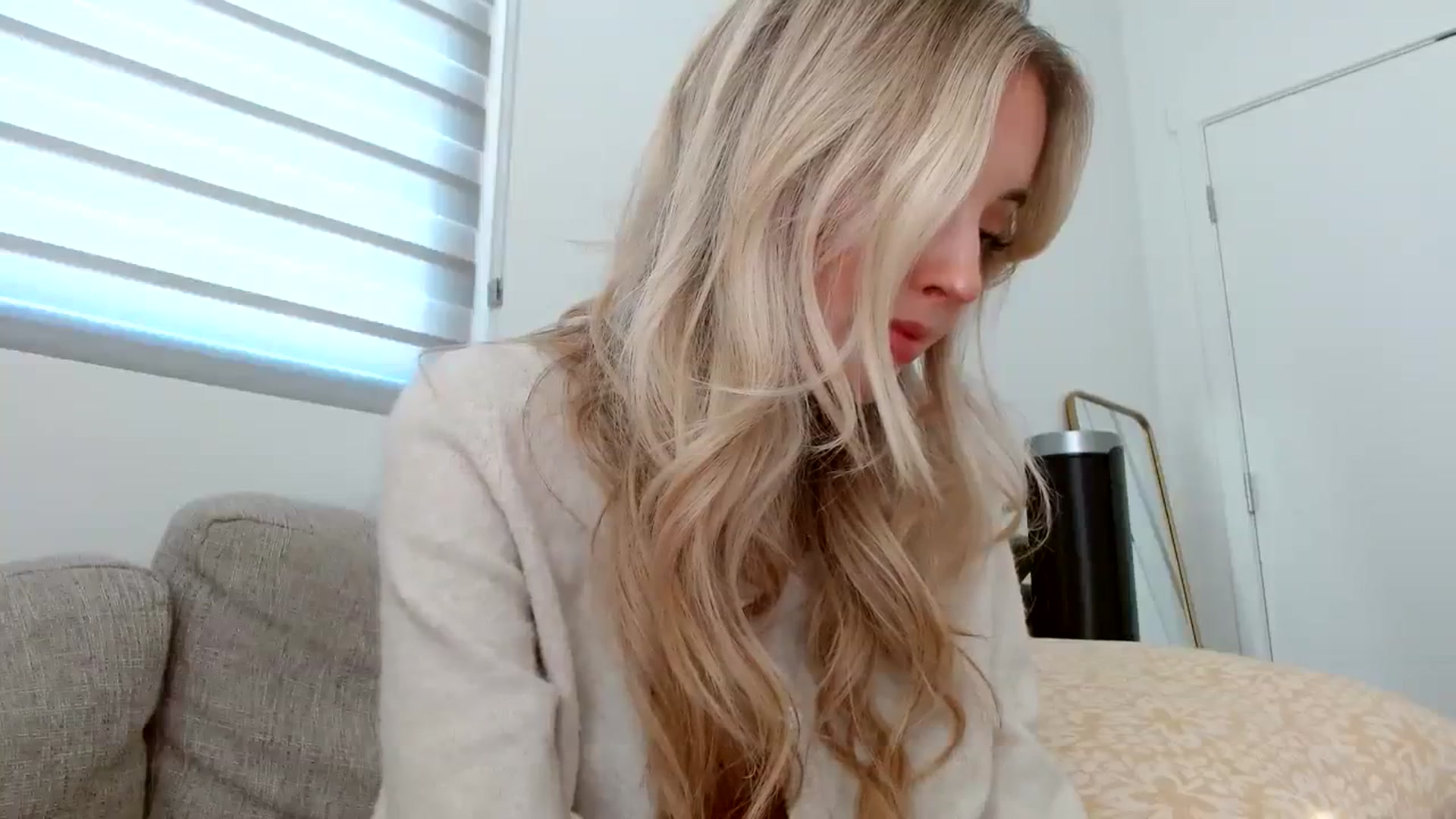 Gallery image thumbnail from Vegansoda's myfreecams stream on, 03/18/2024, 21:22 image 18 of 20