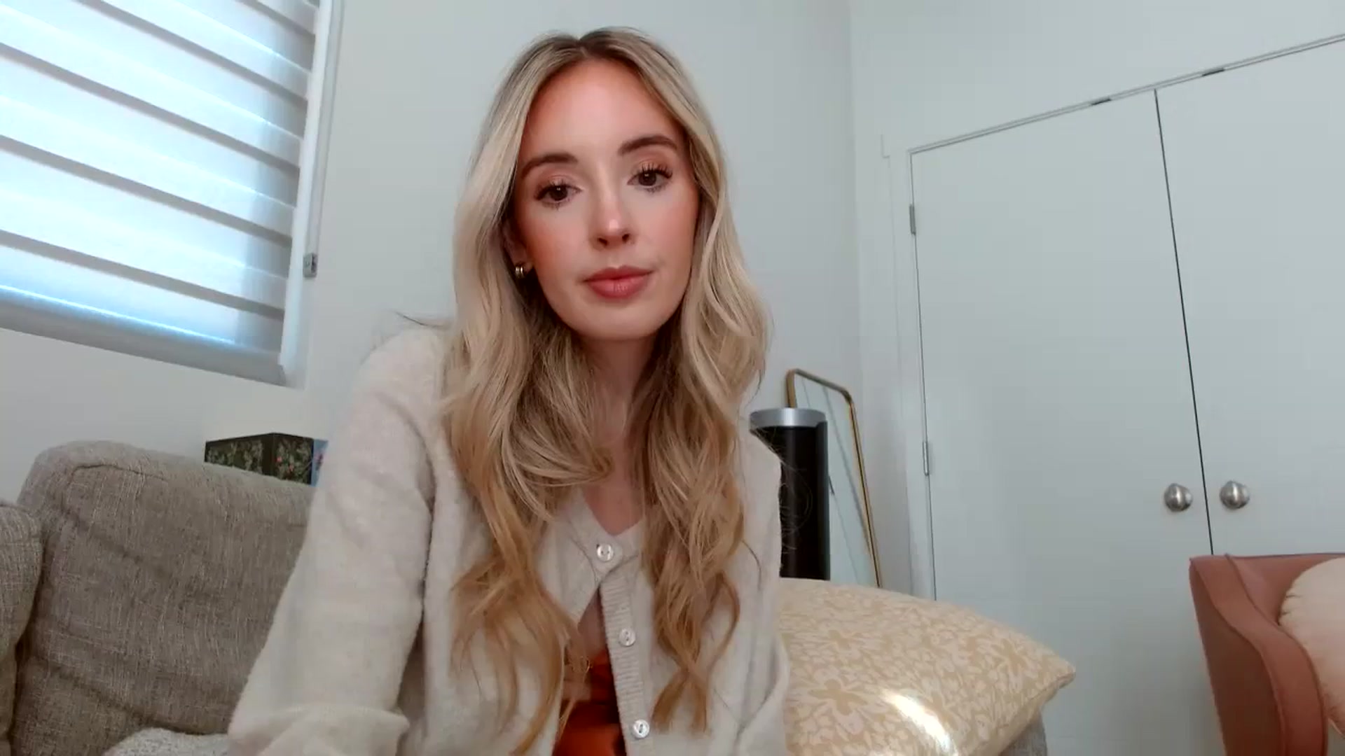 Gallery image thumbnail from Vegansoda's myfreecams stream on, 03/18/2024, 21:22 image 11 of 20