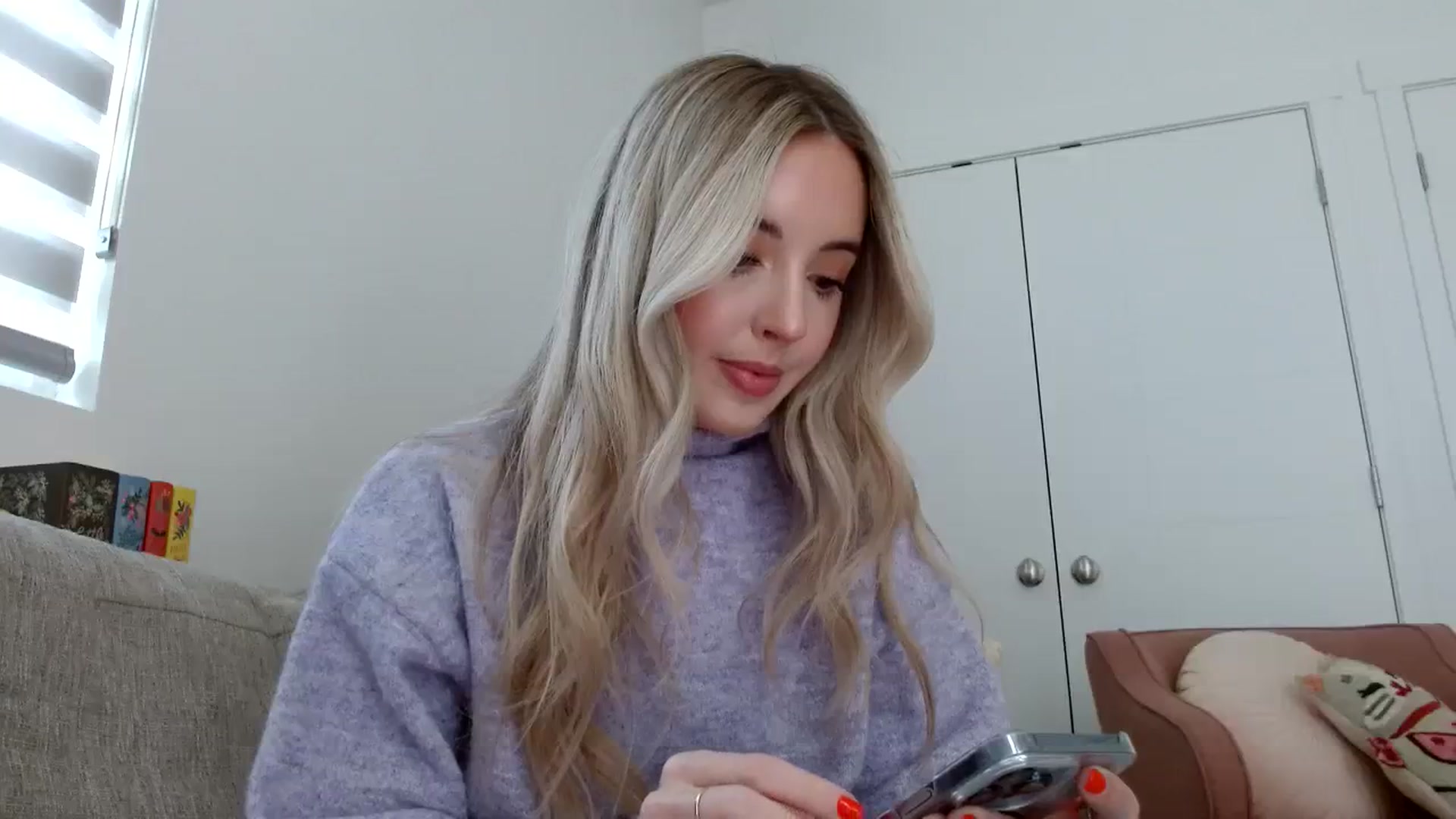 Gallery image thumbnail from Vegansoda's myfreecams stream on, 03/20/2024, 22:03 image 3 of 20