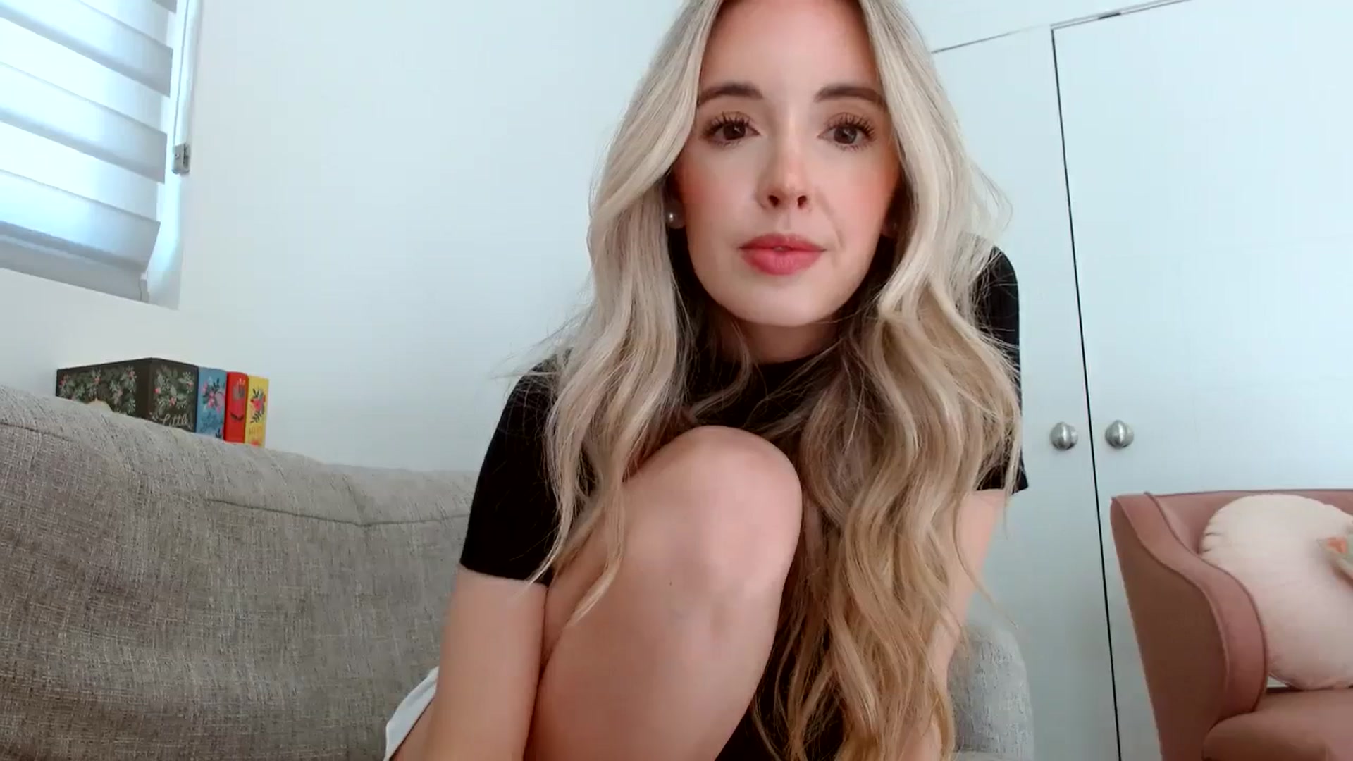 Gallery image thumbnail from Vegansoda's myfreecams stream on, 03/25/2024, 22:35 image 10 of 20
