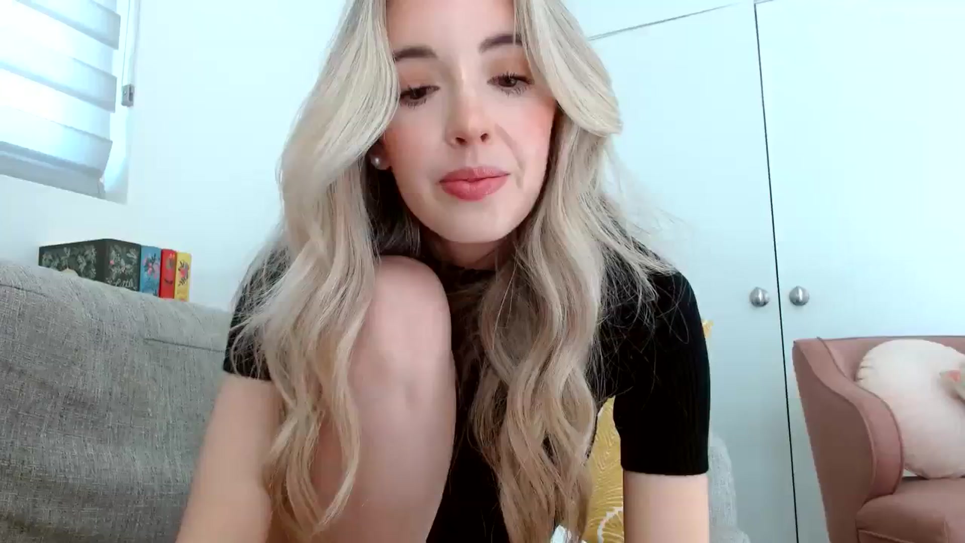 Gallery image thumbnail from Vegansoda's myfreecams stream on, 03/25/2024, 22:35 image 16 of 20
