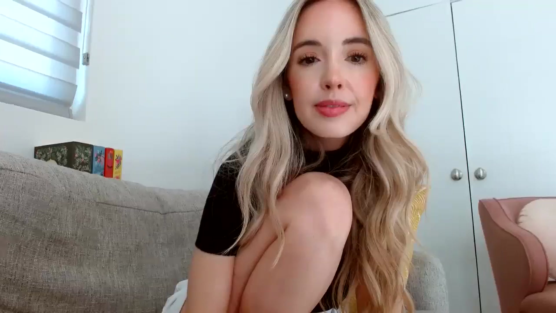 Gallery image thumbnail from Vegansoda's myfreecams stream on, 03/25/2024, 22:35 image 6 of 20