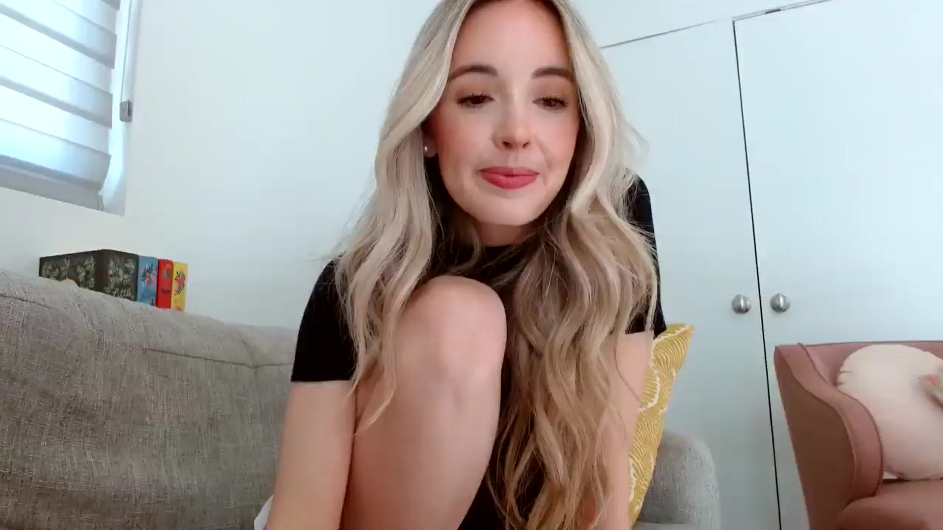 Gallery image thumbnail from Vegansoda's myfreecams stream on, 03/25/2024, 22:35 image 12 of 20