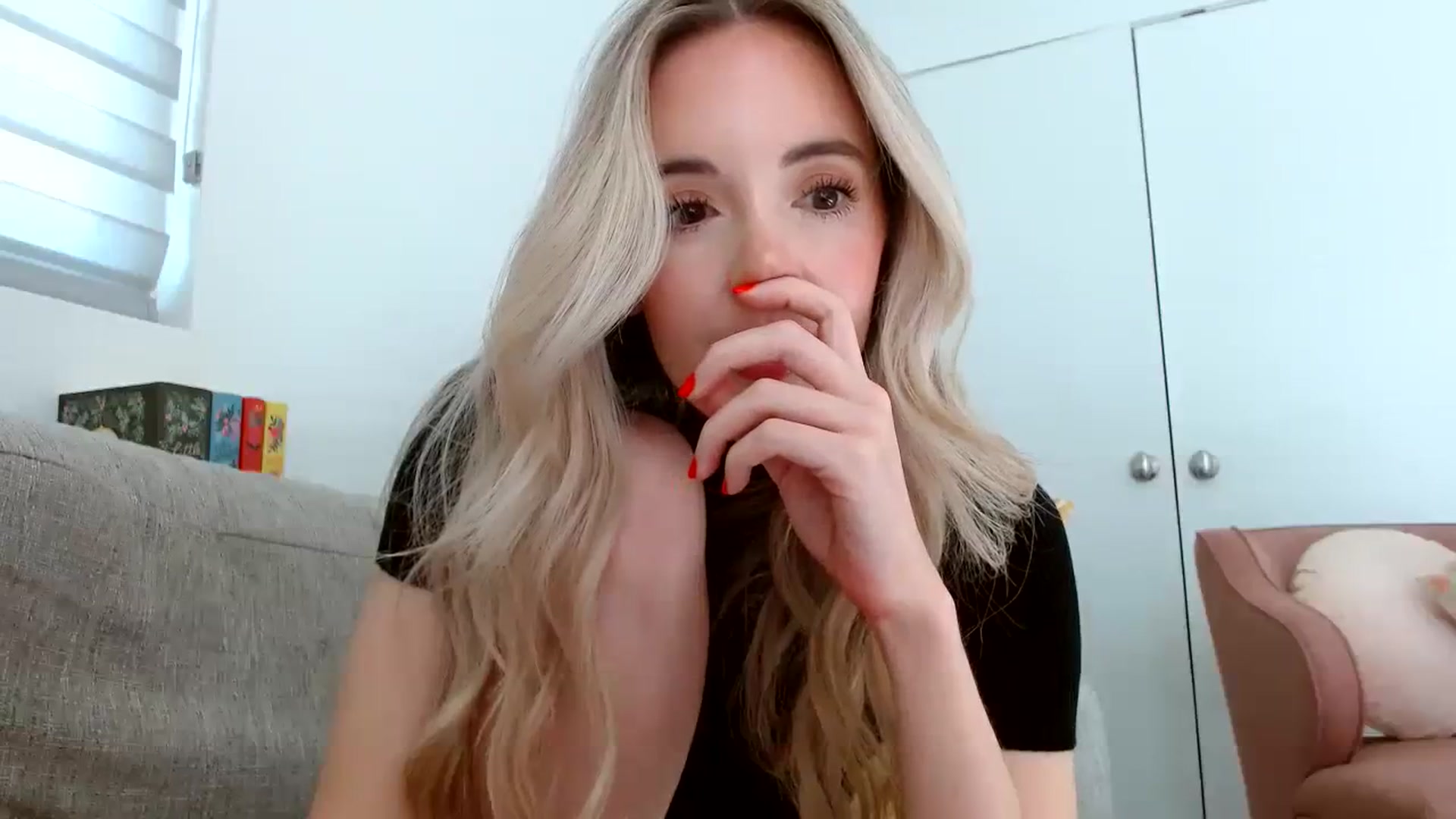 Gallery image thumbnail from Vegansoda's myfreecams stream on, 03/25/2024, 22:35 image 18 of 20