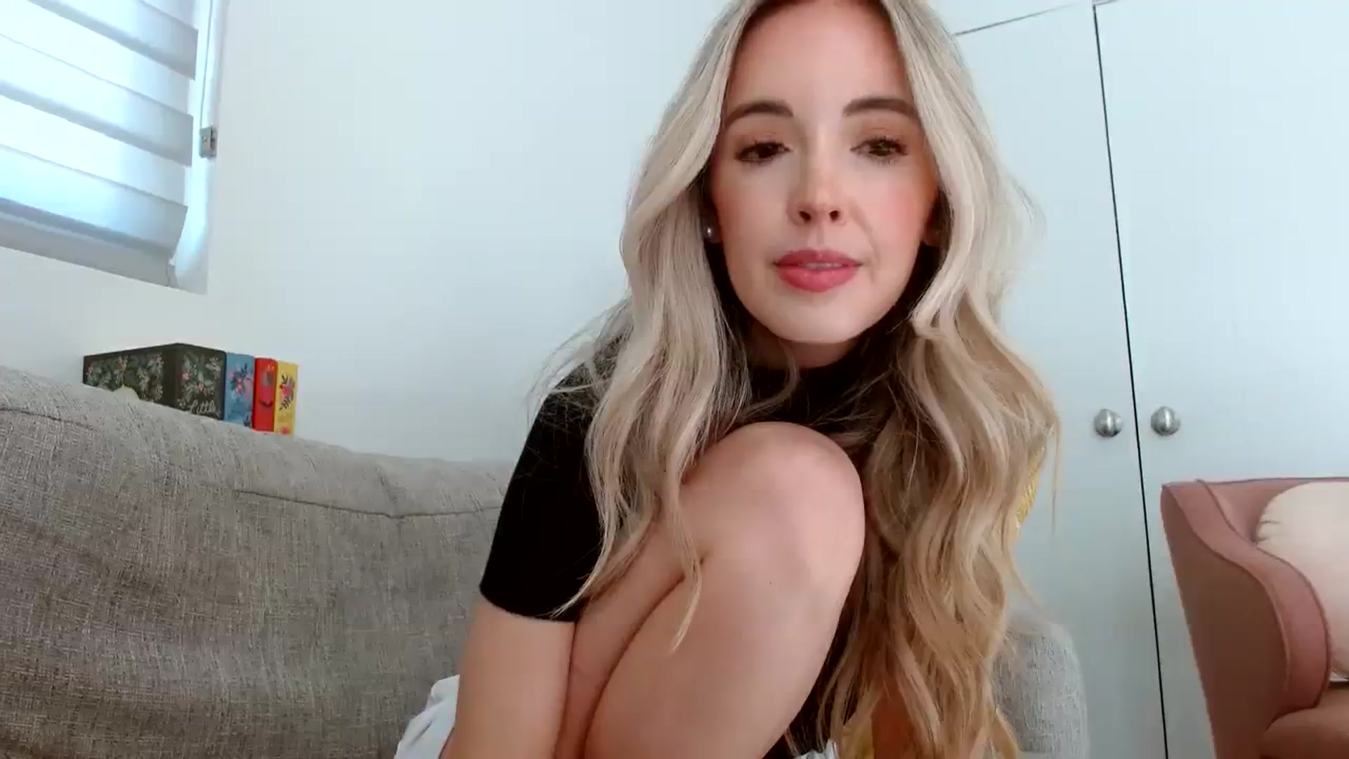 Gallery image thumbnail from Vegansoda's myfreecams stream on, 03/25/2024, 22:35 image 7 of 20