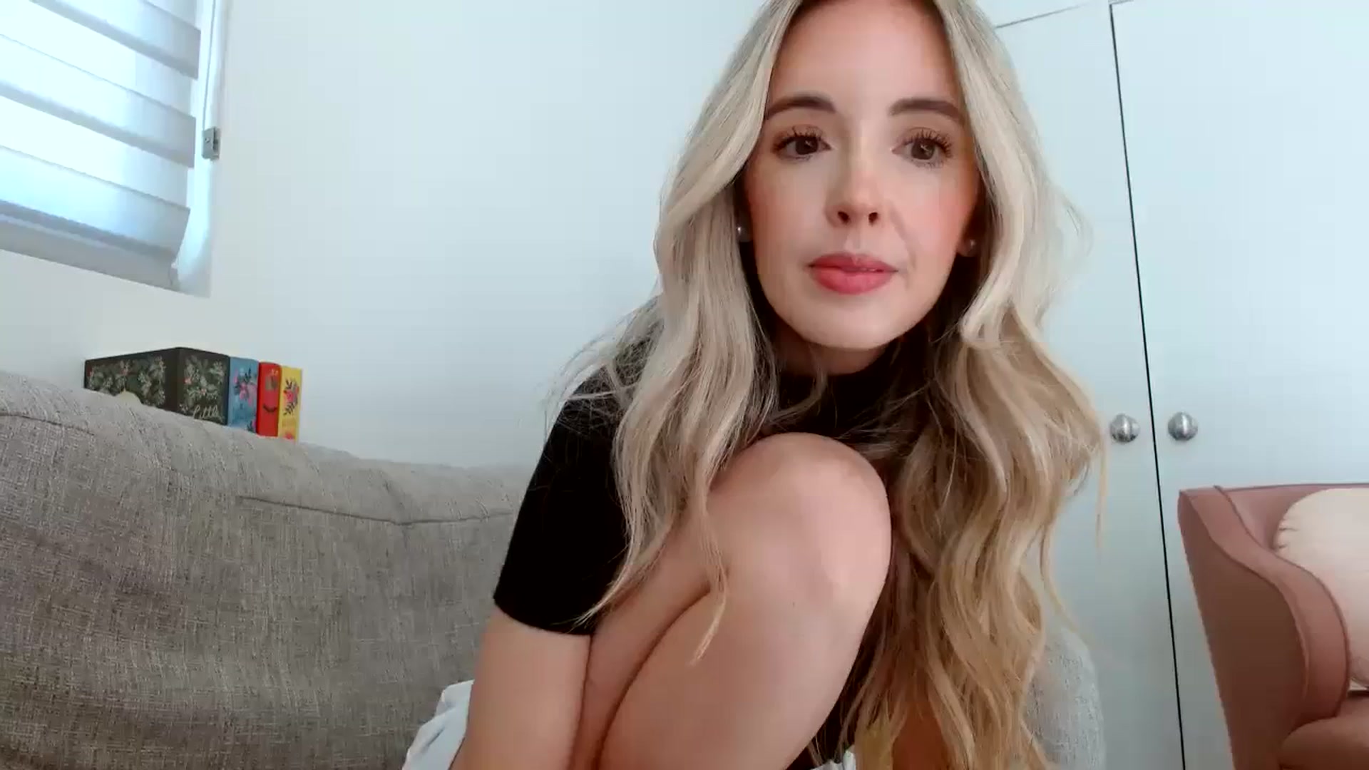 Gallery image thumbnail from Vegansoda's myfreecams stream on, 03/25/2024, 22:35 image 8 of 20