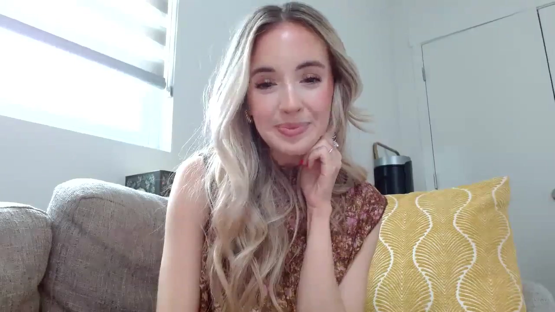 Gallery image thumbnail from Vegansoda's myfreecams stream on, 03/28/2024, 21:58 image 18 of 20